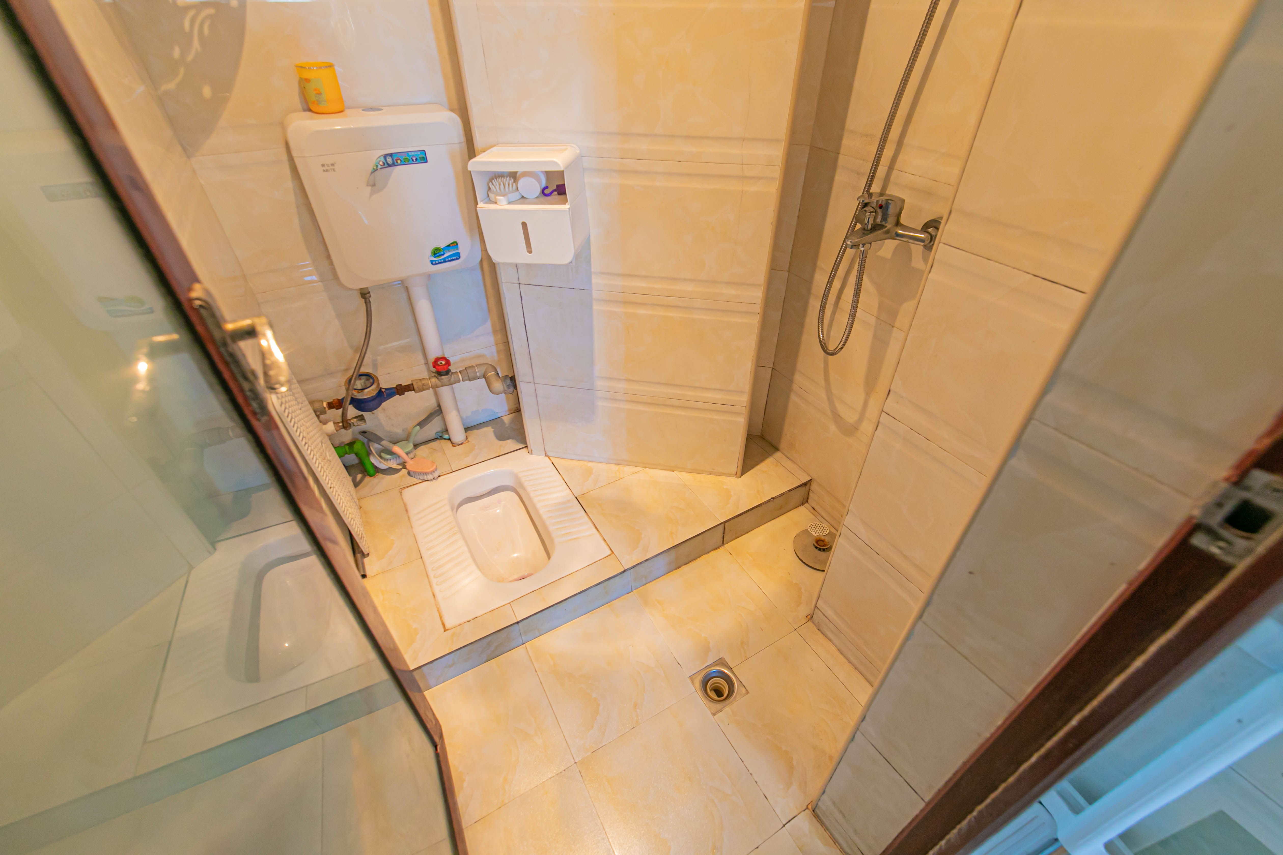 湖湾世景  1室1厅1卫    31.8万 湖湾世景  1室1厅1卫    31.8万卫生间