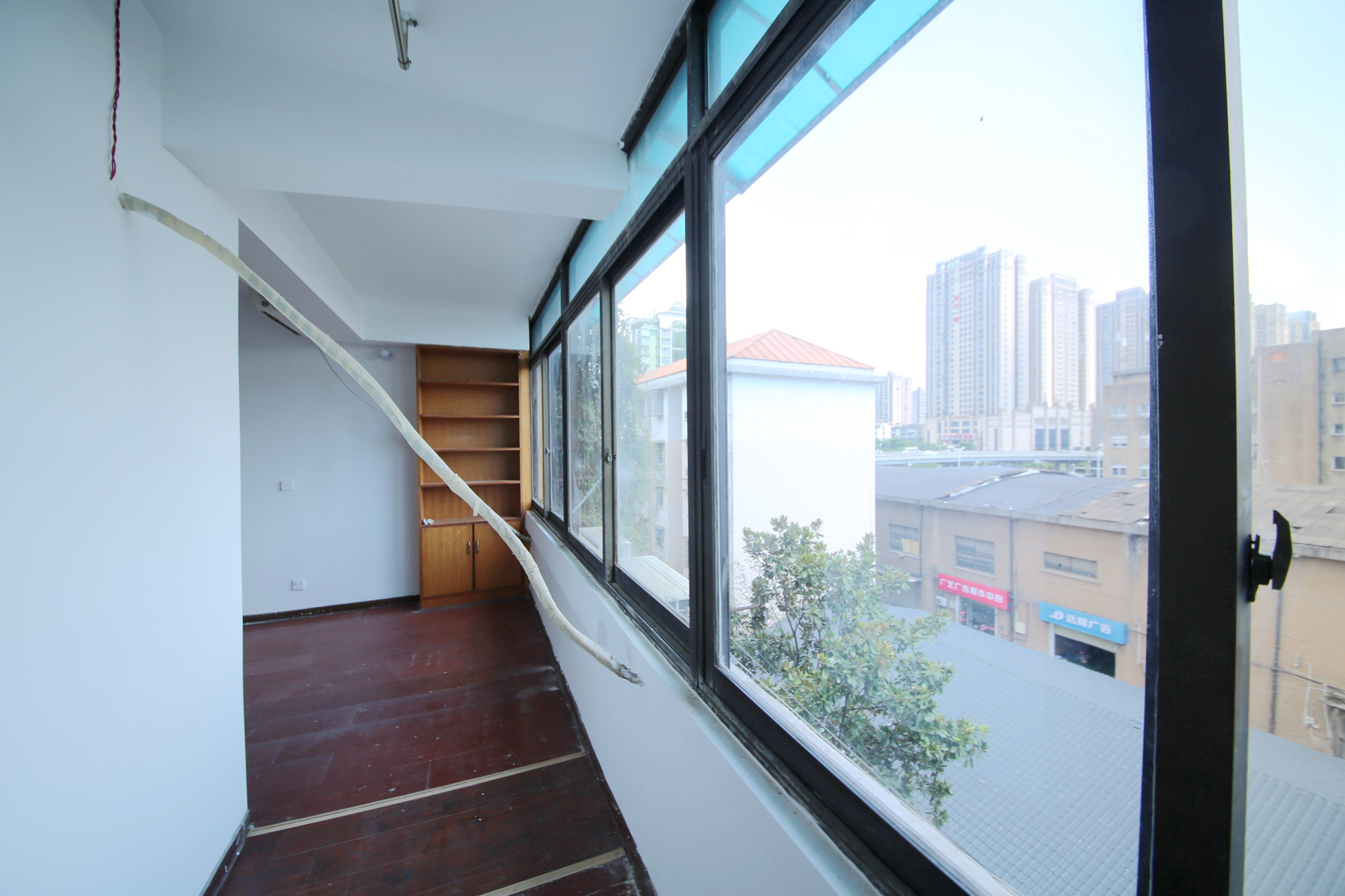 市直属机关宿舍  2室1厅1卫    57.0万阳台