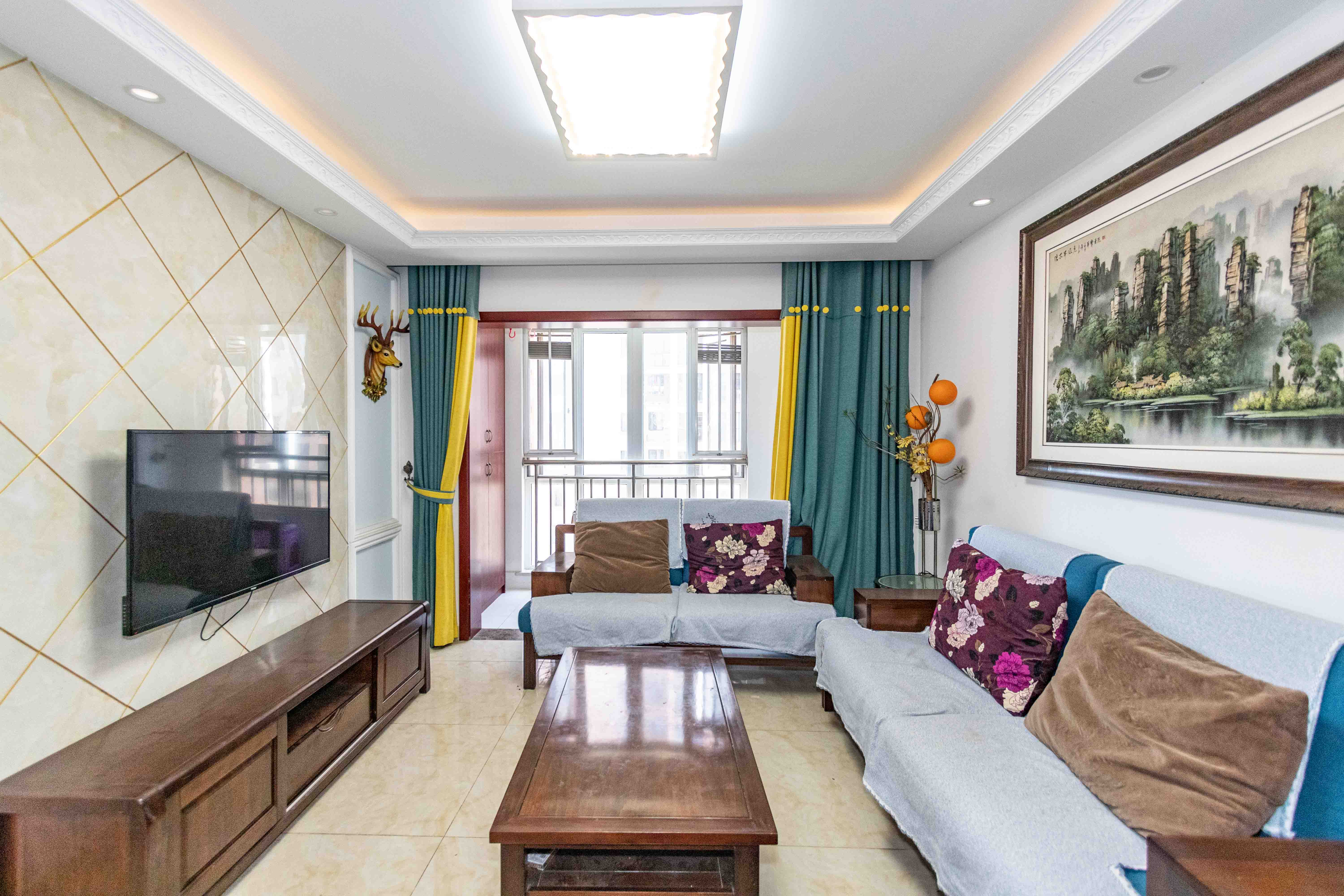 丽发新城 3室2厅2卫 88.8万 丽发新城 3室2厅2卫 88.8万客厅