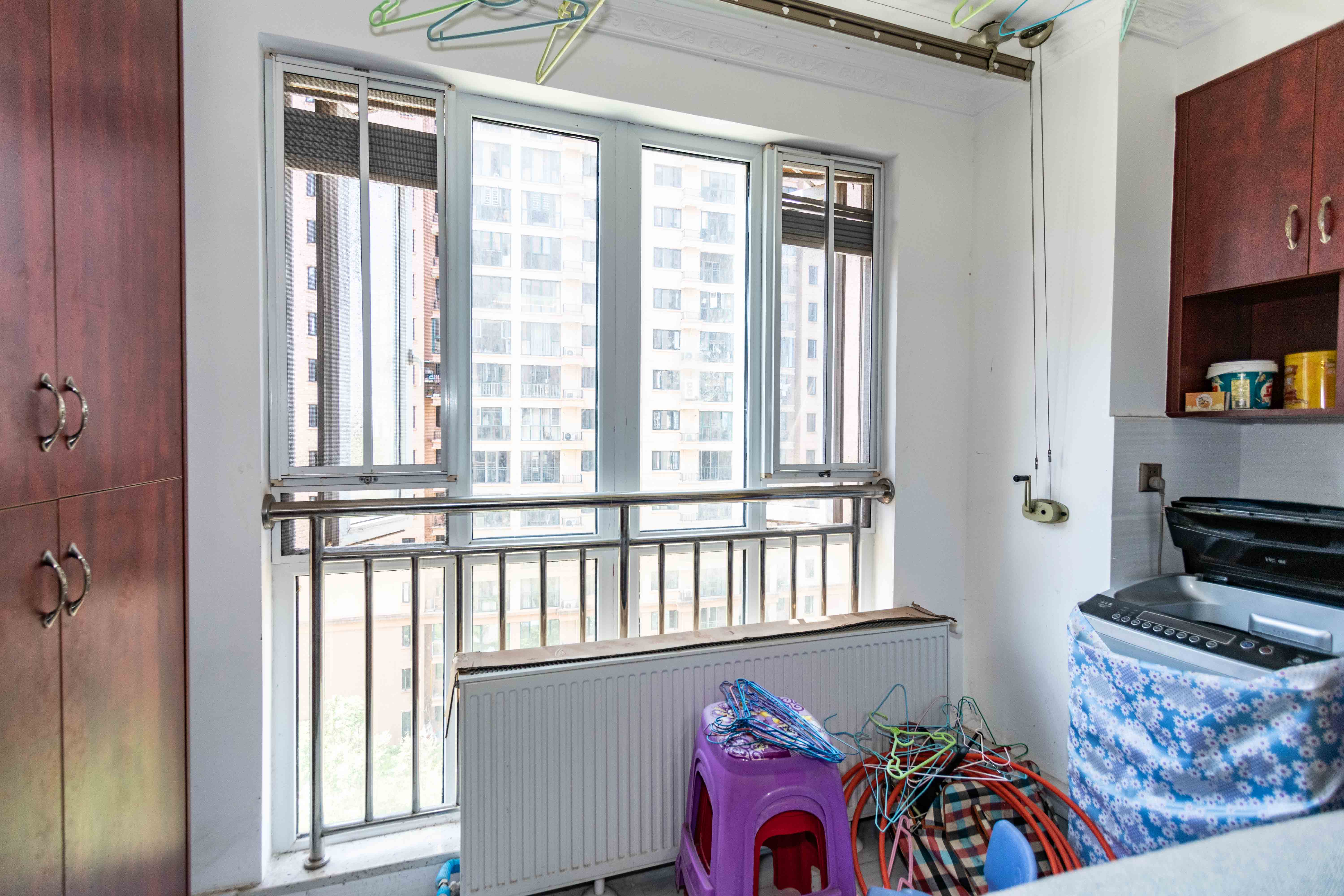 丽发新城  3室2厅2卫    88.8万阳台