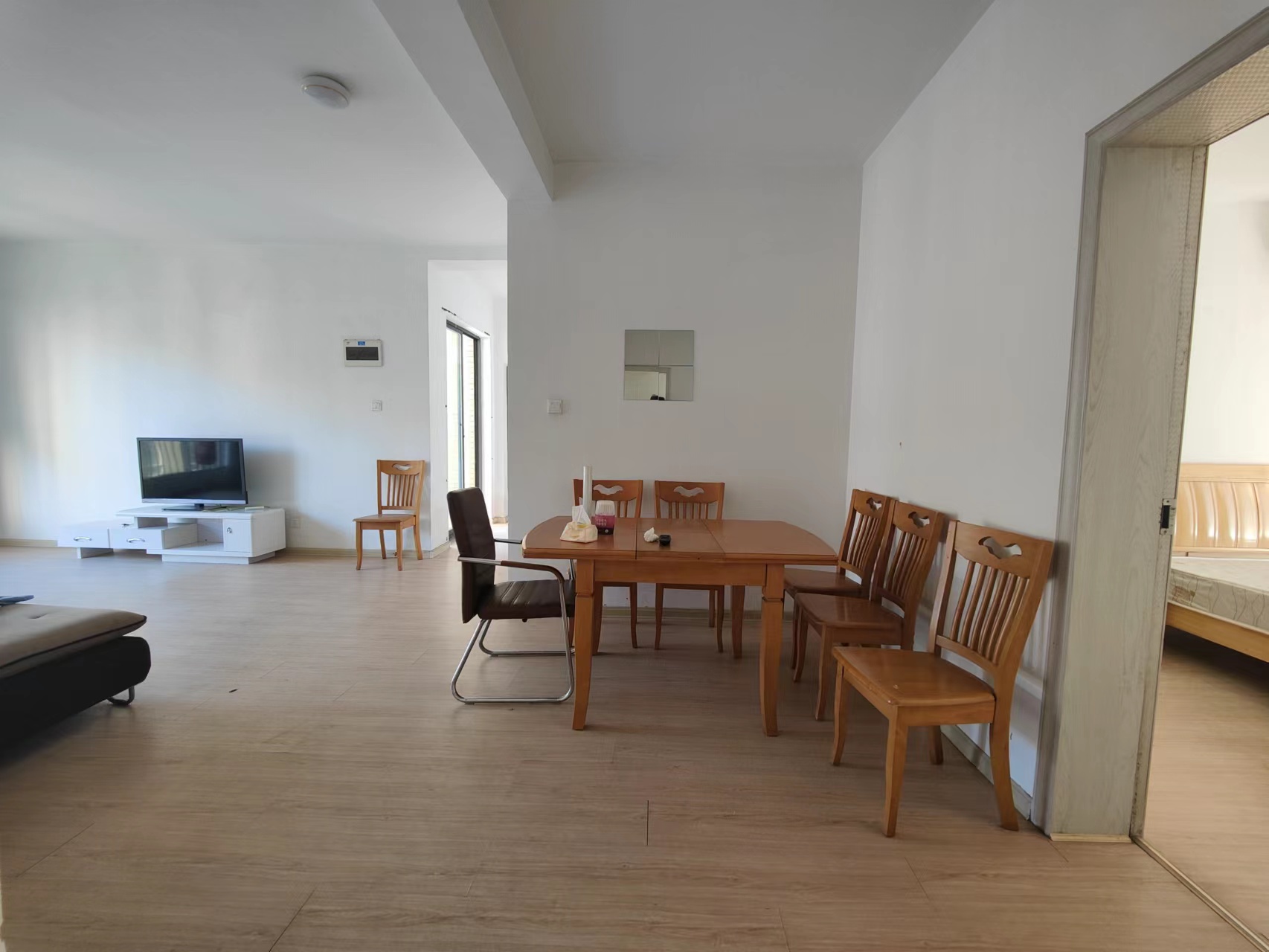 金色荷塘 3室2厅1卫 55.0万 金色荷塘 3室2厅1卫 55.0万客厅