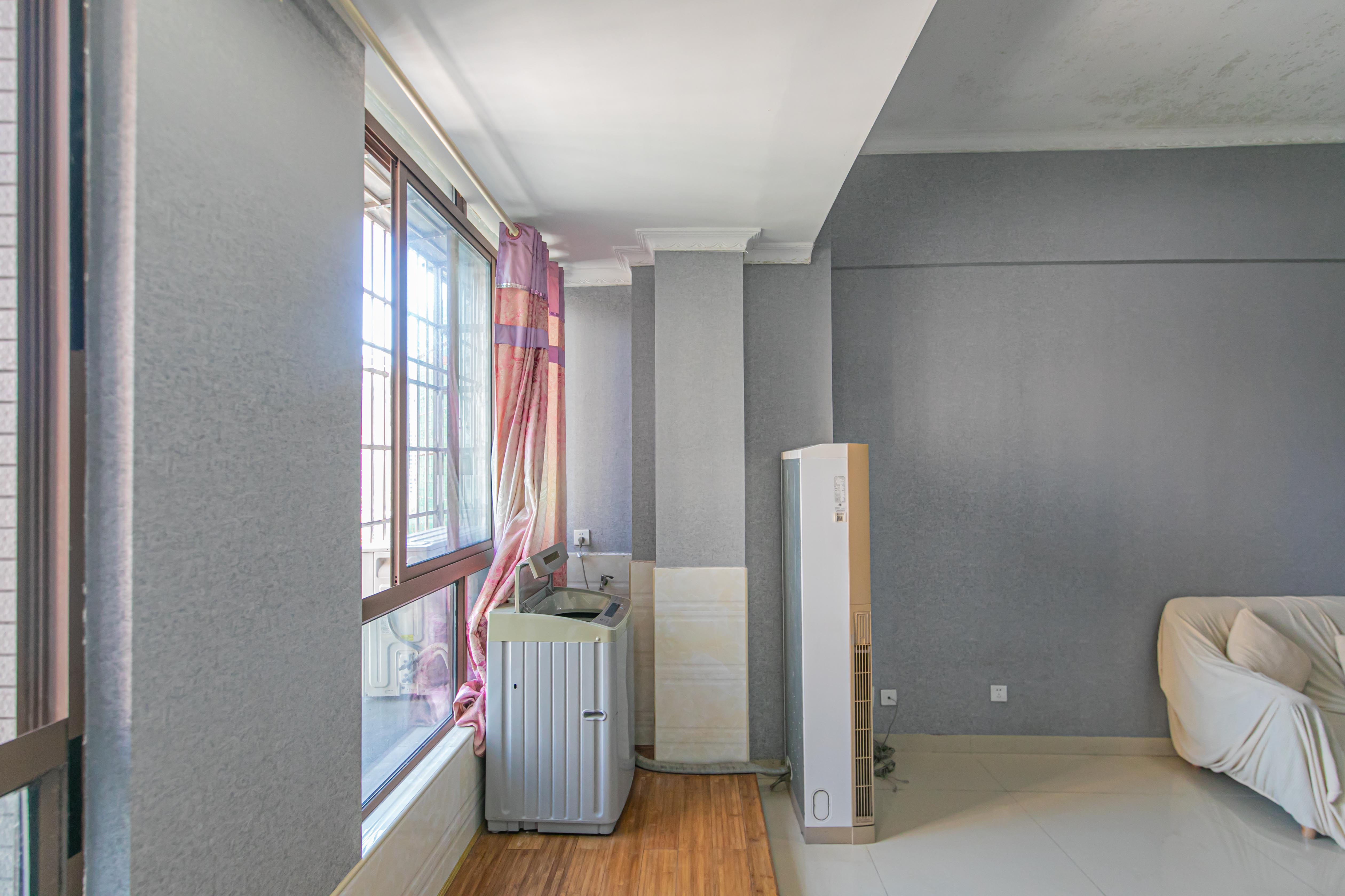 湖湾世景  1室1厅1卫    31.8万 湖湾世景  1室1厅1卫    31.8万客厅