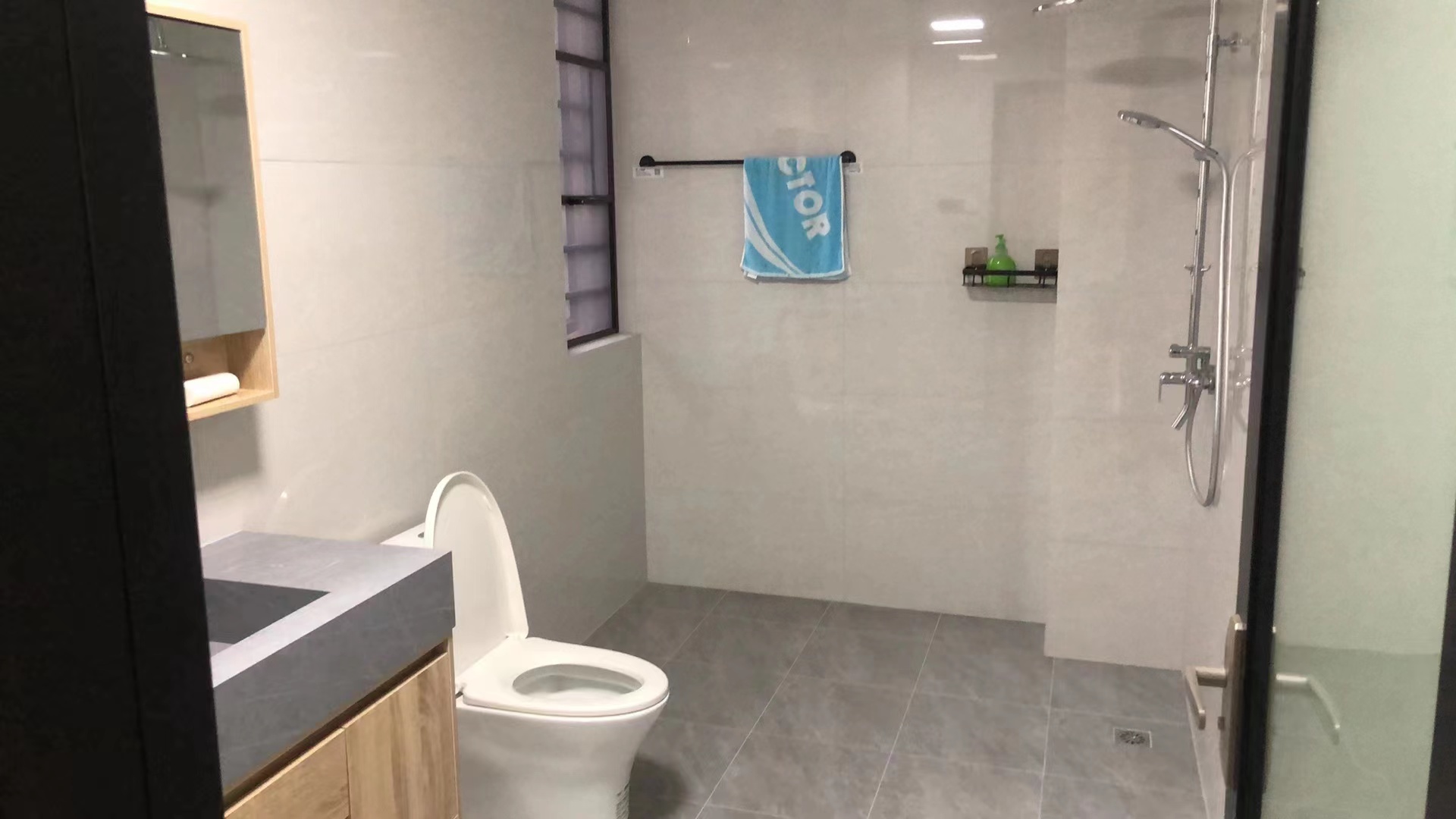 航空未名小区(北大资源) 6室3厅1卫 225.0万 航空未名小区(北大资源) 6室3厅1卫 225.0万客厅