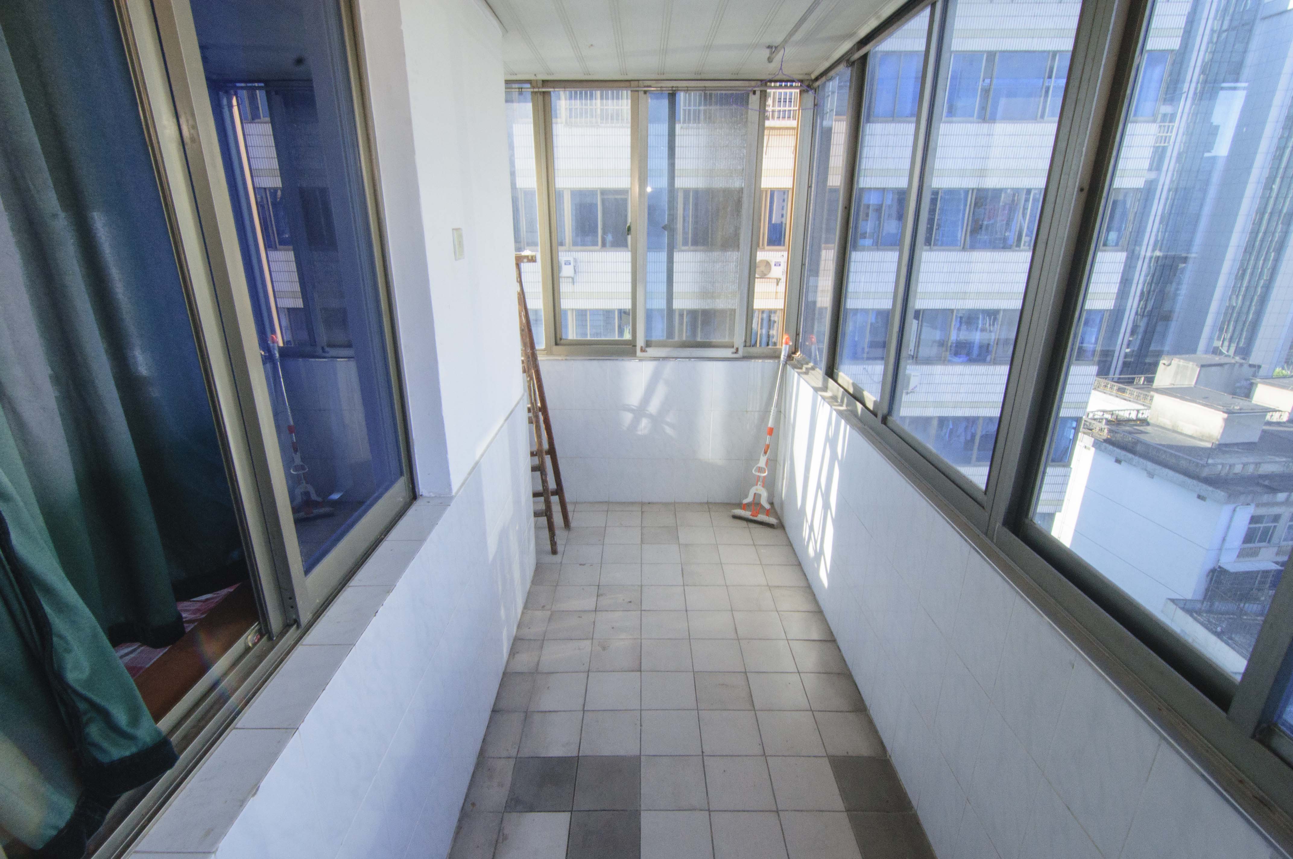 長沙市自來水公司住宅小區(qū)（白沙路119號）  2室2廳1衛(wèi)    97.8萬陽臺