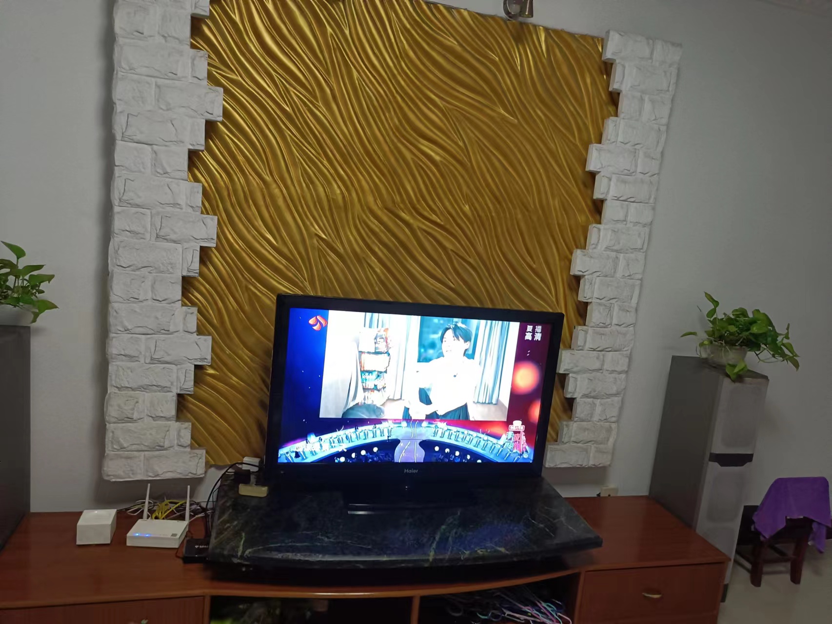 东城家园一期  3室2厅2卫    68.0万 东城家园一期  3室2厅2卫    68.0万客厅