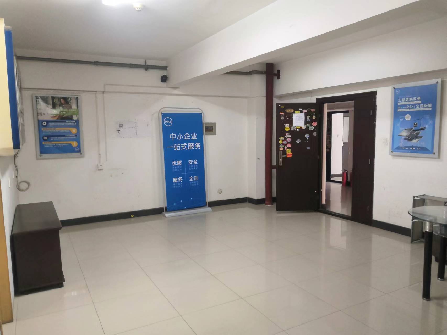 中房电脑大市场 1室1厅1卫 55.0万 中房电脑大市场 1室1厅1卫 55.0万客厅