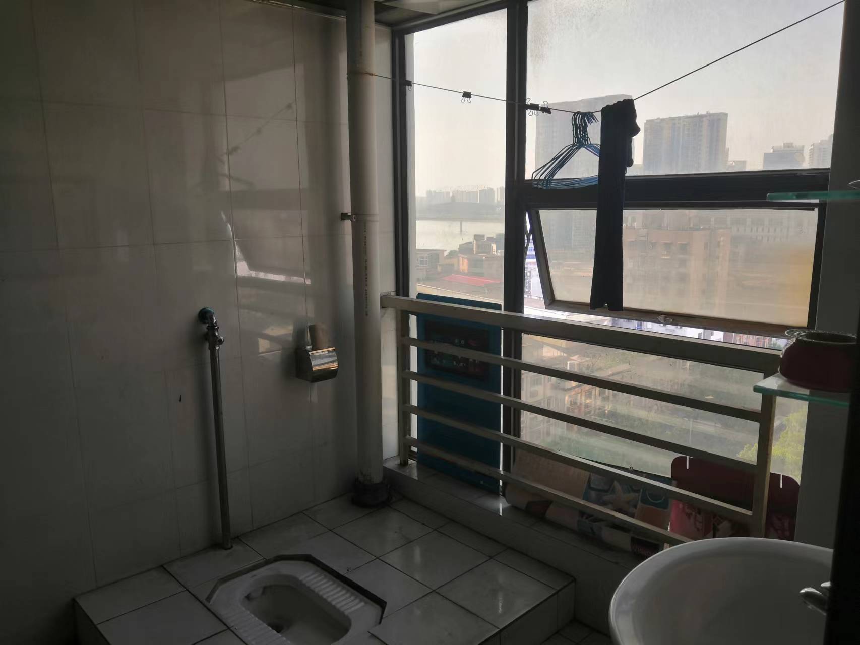 中房电脑大市场 1室1厅1卫 55.0万 中房电脑大市场 1室1厅1卫 55.0万客厅