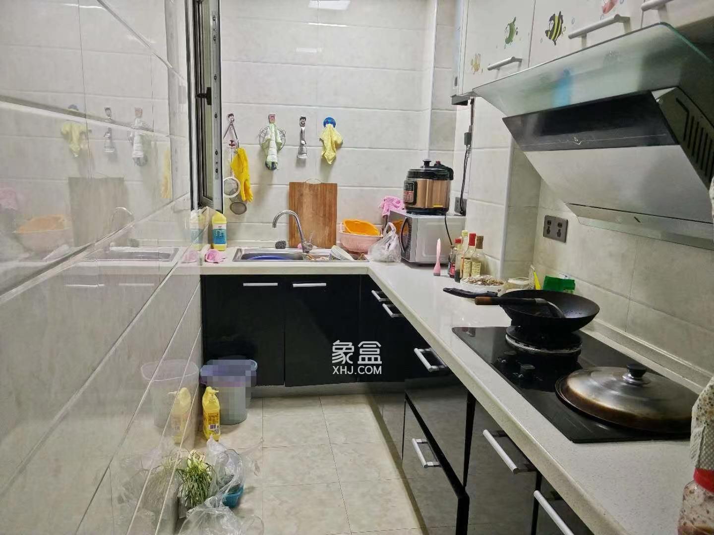 爱丁堡 3室2厅1卫 60.0万 爱丁堡 3室2厅1卫 60.0万客厅