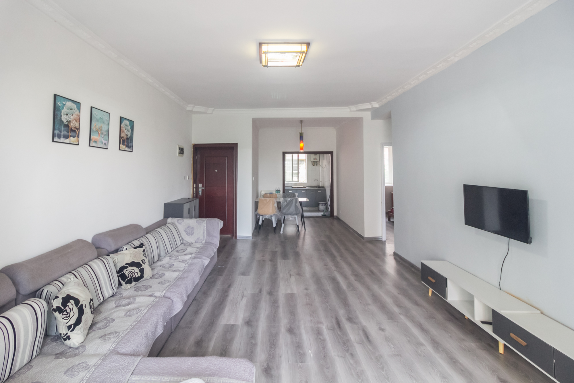 东城名苑 2室1厅1卫 31.0万 东城名苑 2室1厅1卫 31.0万客厅