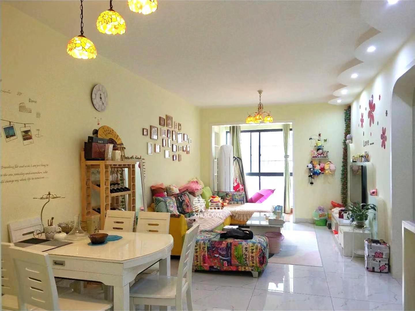 爱丁堡 3室2厅1卫 60.0万 爱丁堡 3室2厅1卫 60.0万客厅