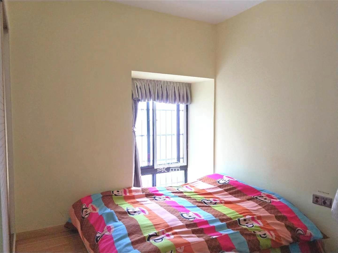 爱丁堡 3室2厅1卫 60.0万 爱丁堡 3室2厅1卫 60.0万客厅