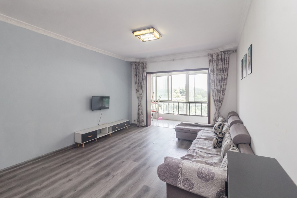 东城名苑 2室1厅1卫 31.0万 东城名苑 2室1厅1卫 31.0万客厅