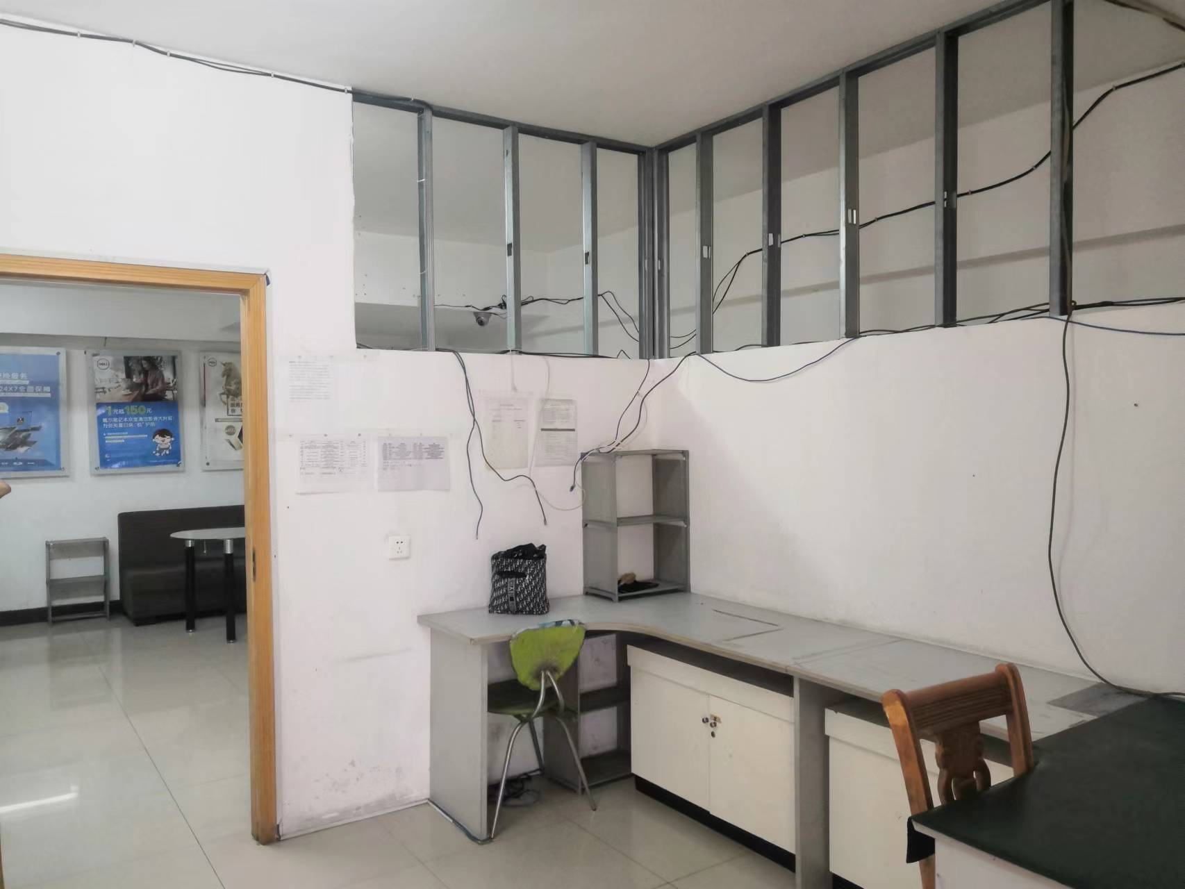 中房电脑大市场 1室1厅1卫 55.0万 中房电脑大市场 1室1厅1卫 55.0万客厅