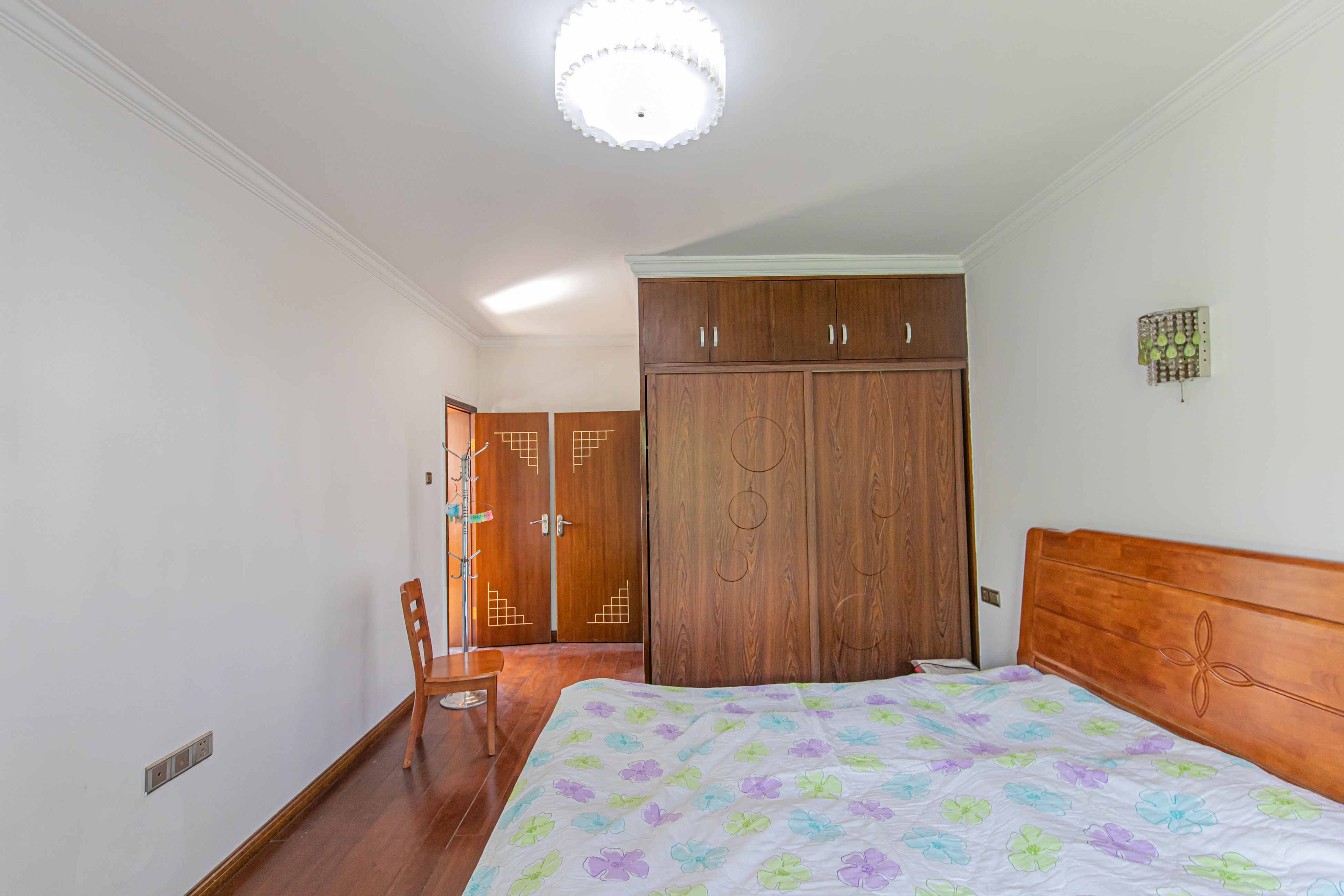 开源鑫阁 4室2厅2卫 88.0万 开源鑫阁 4室2厅2卫 88.0万卧室