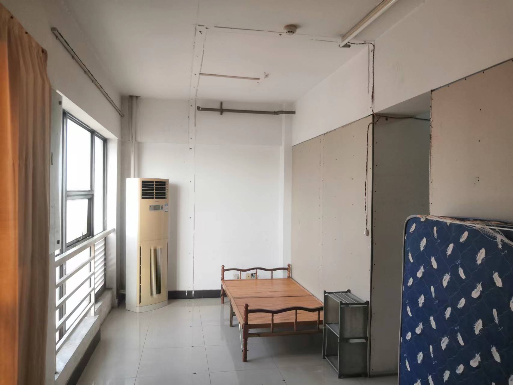 中房电脑大市场 1室1厅1卫 55.0万 中房电脑大市场 1室1厅1卫 55.0万客厅