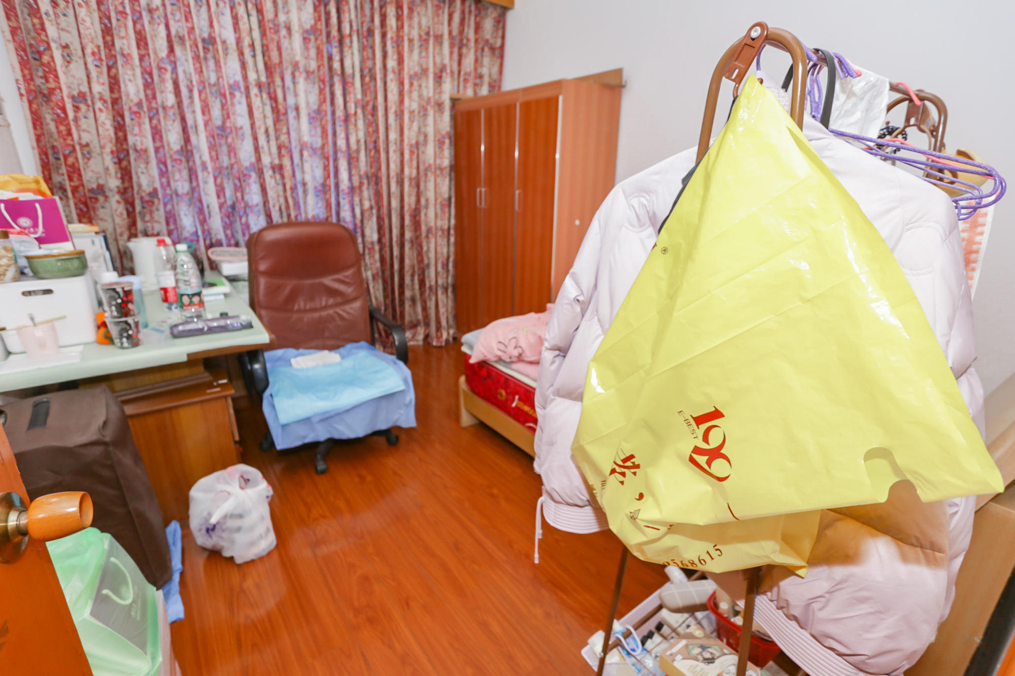 杏林小区  3室2厅2卫   95.00万卧室