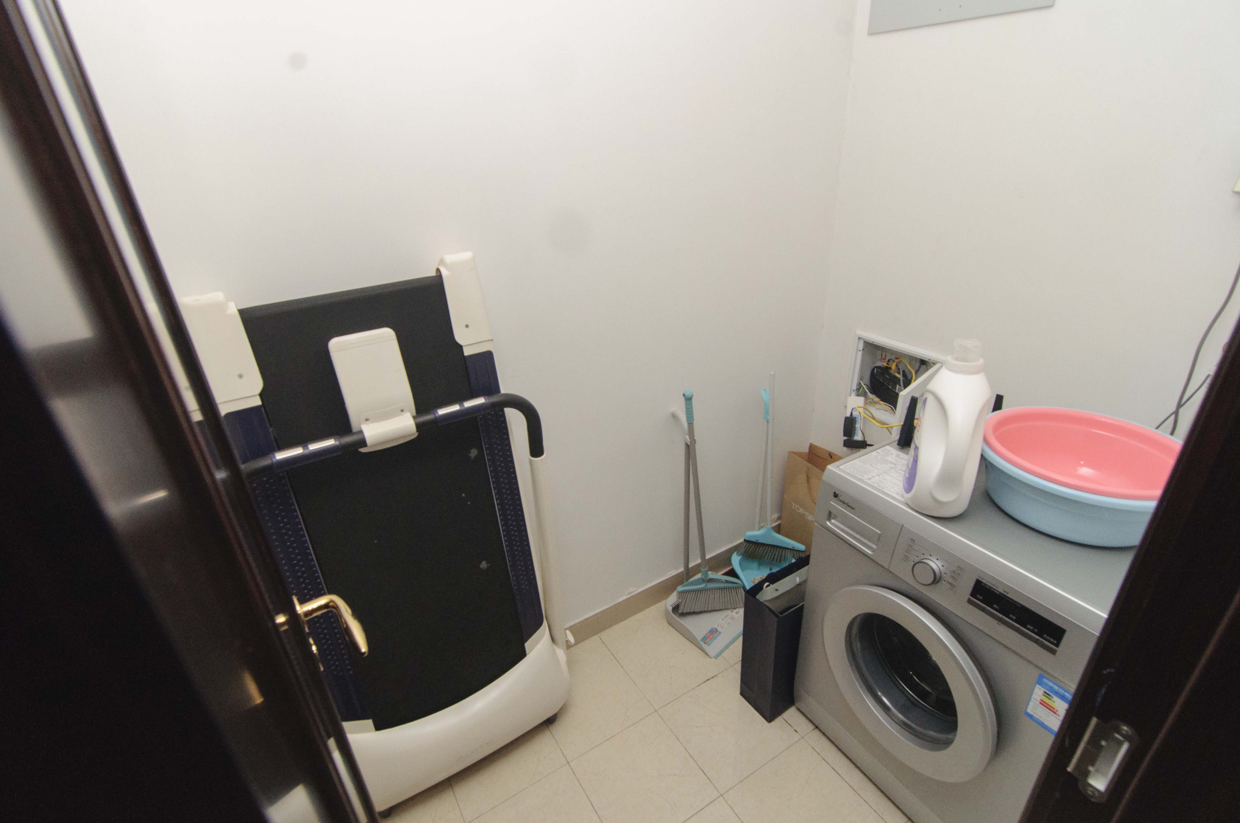 华远国际公寓  2室2厅1卫    235.0万卫生间