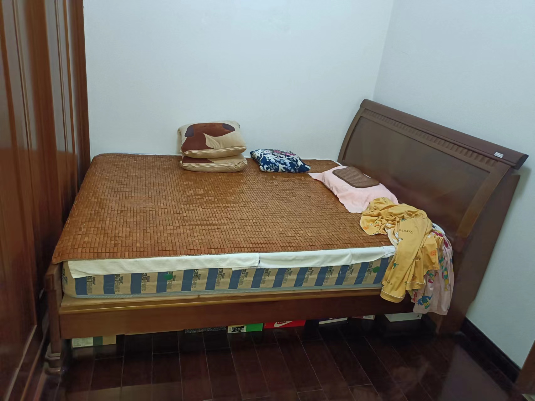 东城家园一期  3室2厅2卫    68.0万 东城家园一期  3室2厅2卫    68.0万客厅