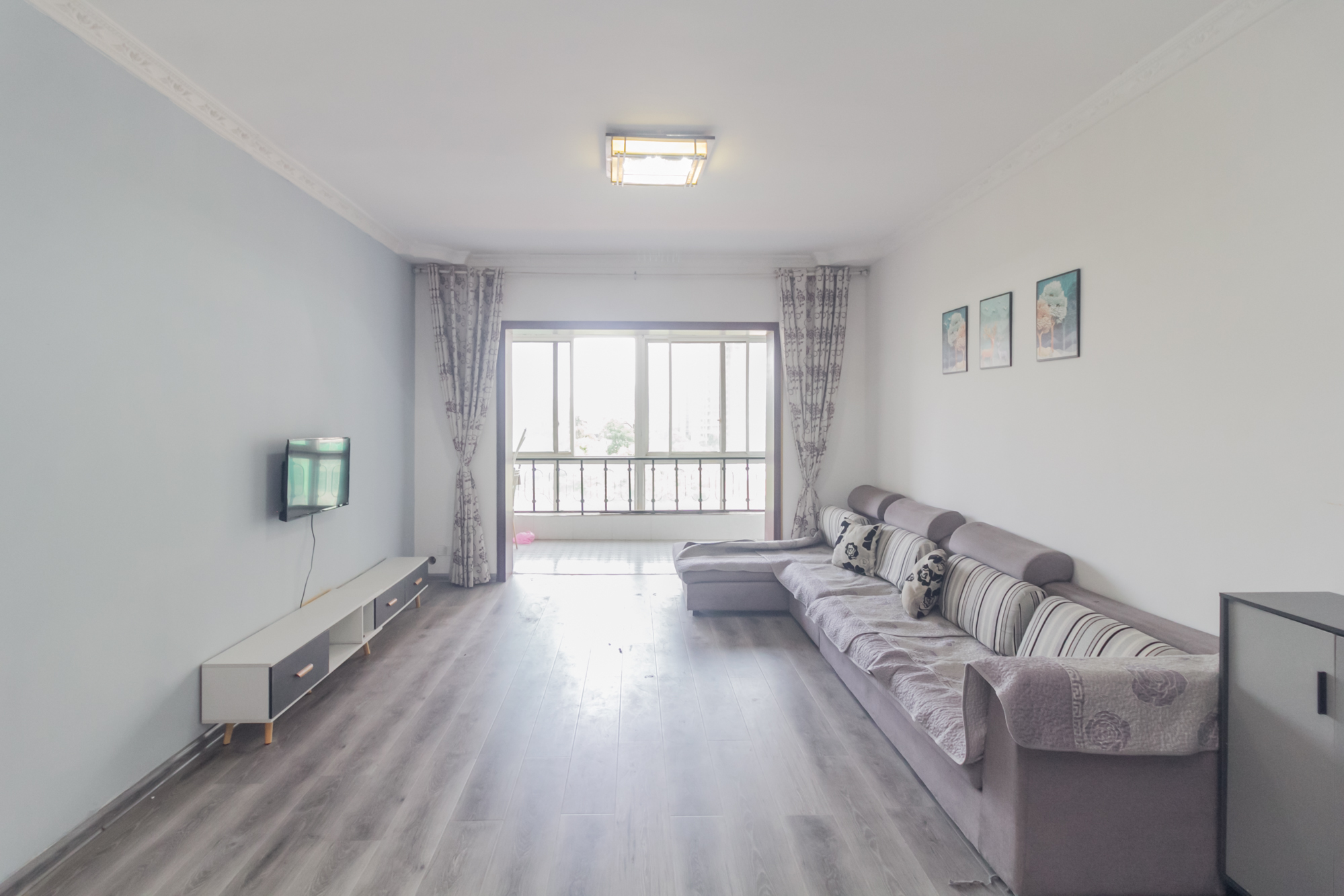 东城名苑 2室1厅1卫 31.0万 东城名苑 2室1厅1卫 31.0万客厅