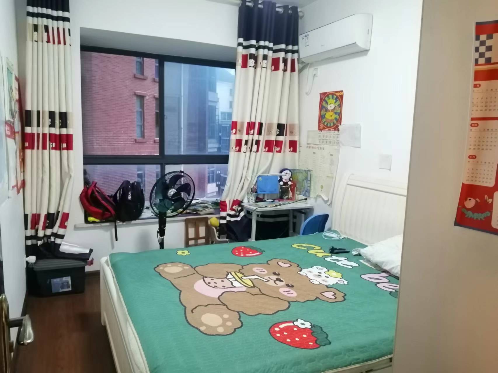 中央皇庭 3室2厅1卫 60.0万 中央皇庭 3室2厅1卫 60.0万客厅