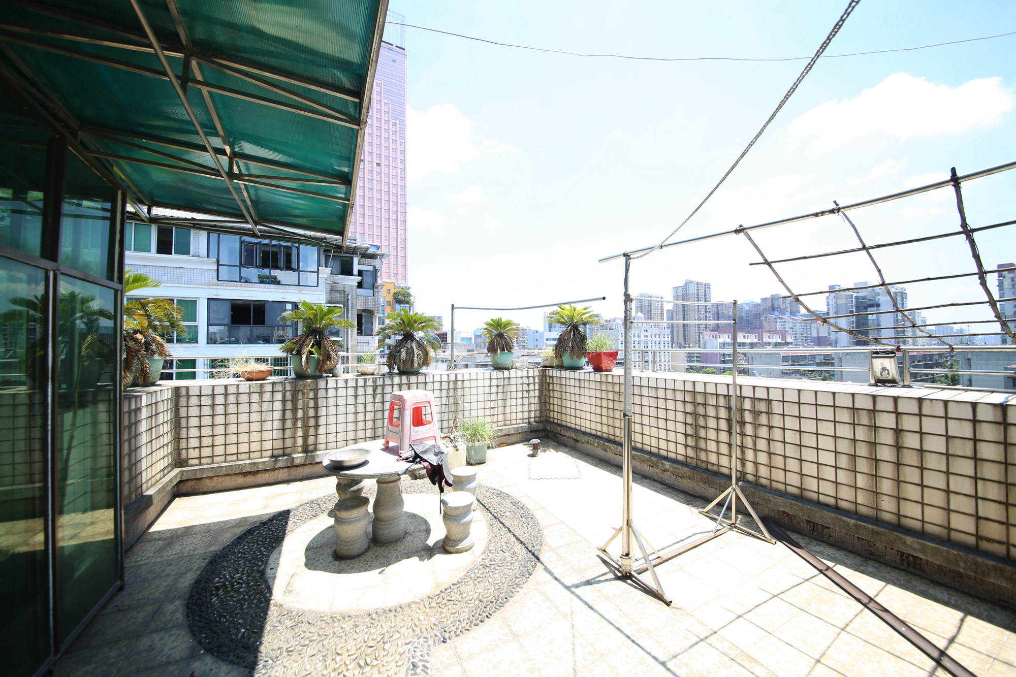 宏华花苑  4室2厅2卫   188.00万阳台