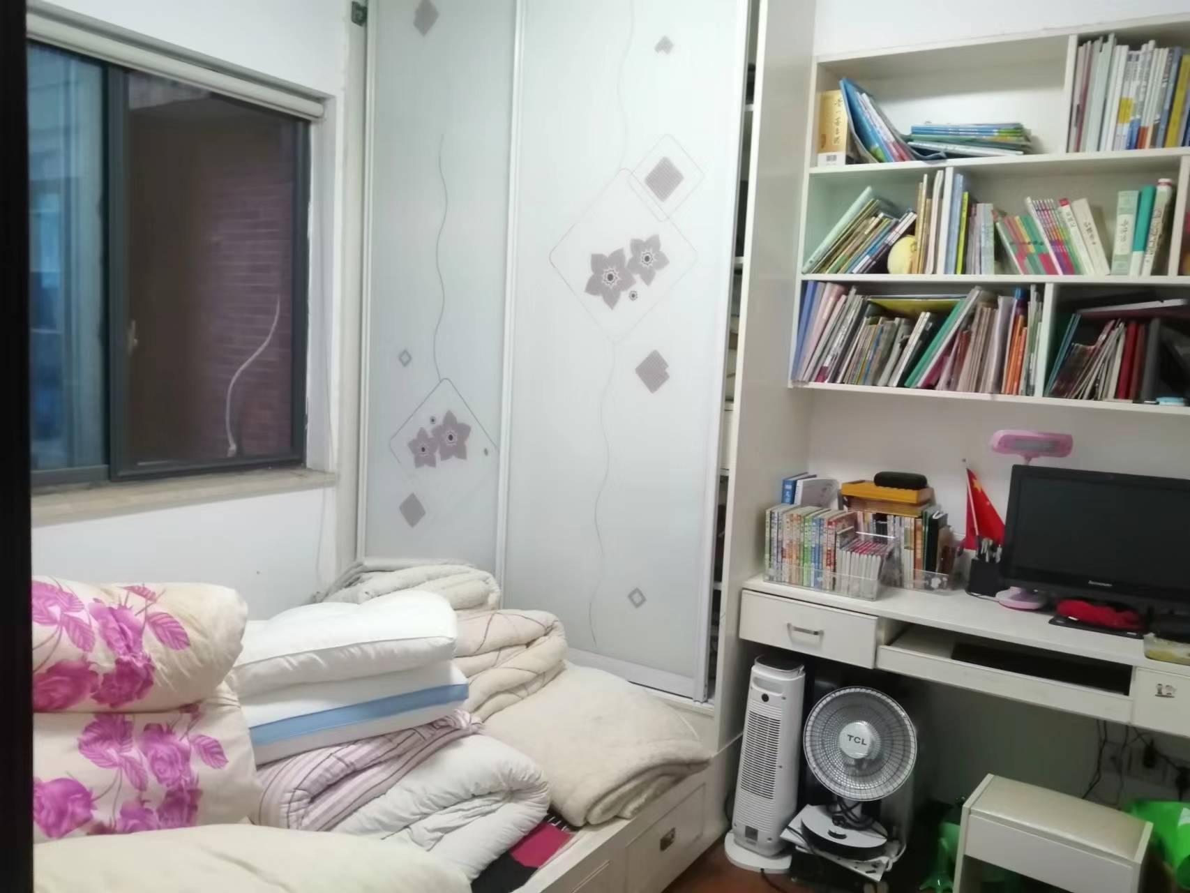 中央皇庭 3室2厅1卫 60.0万 中央皇庭 3室2厅1卫 60.0万客厅