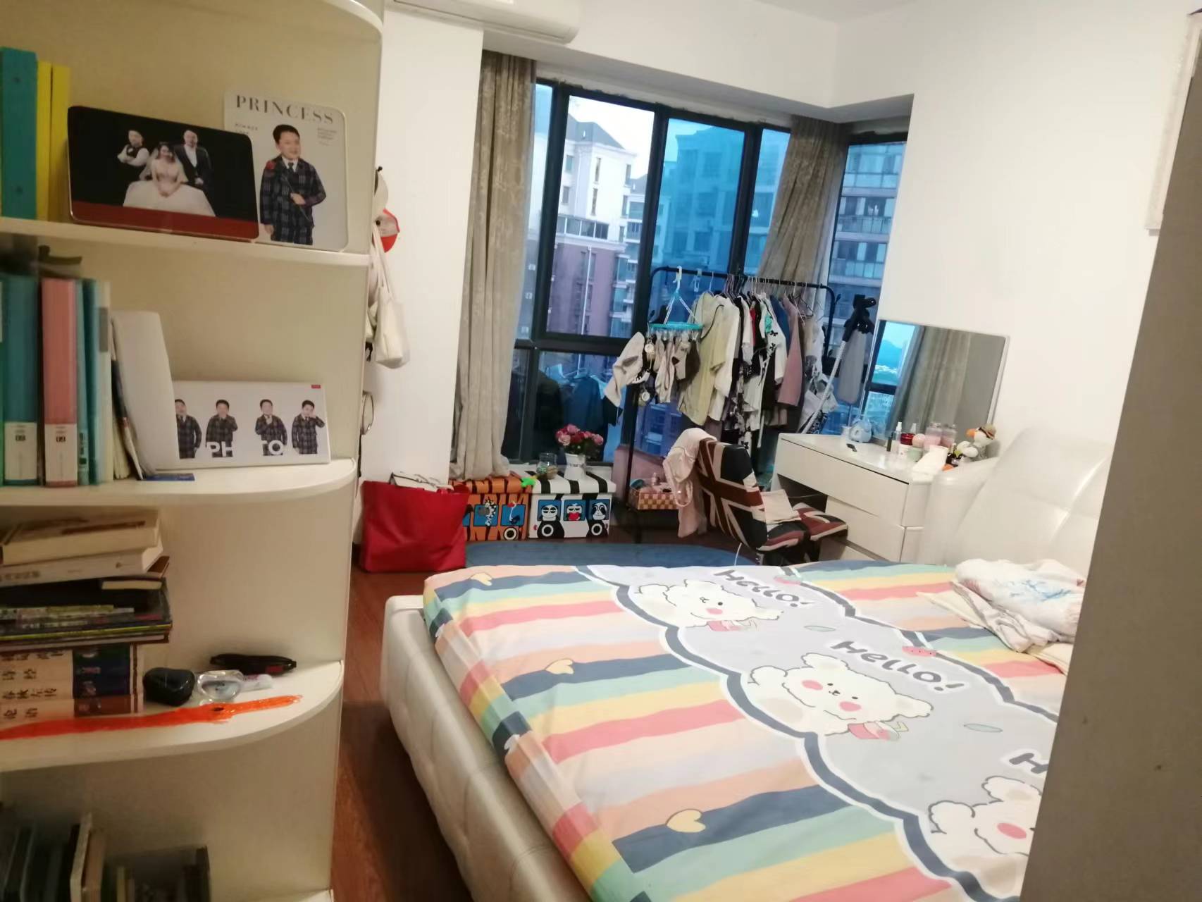 中央皇庭 3室2厅1卫 60.0万 中央皇庭 3室2厅1卫 60.0万客厅