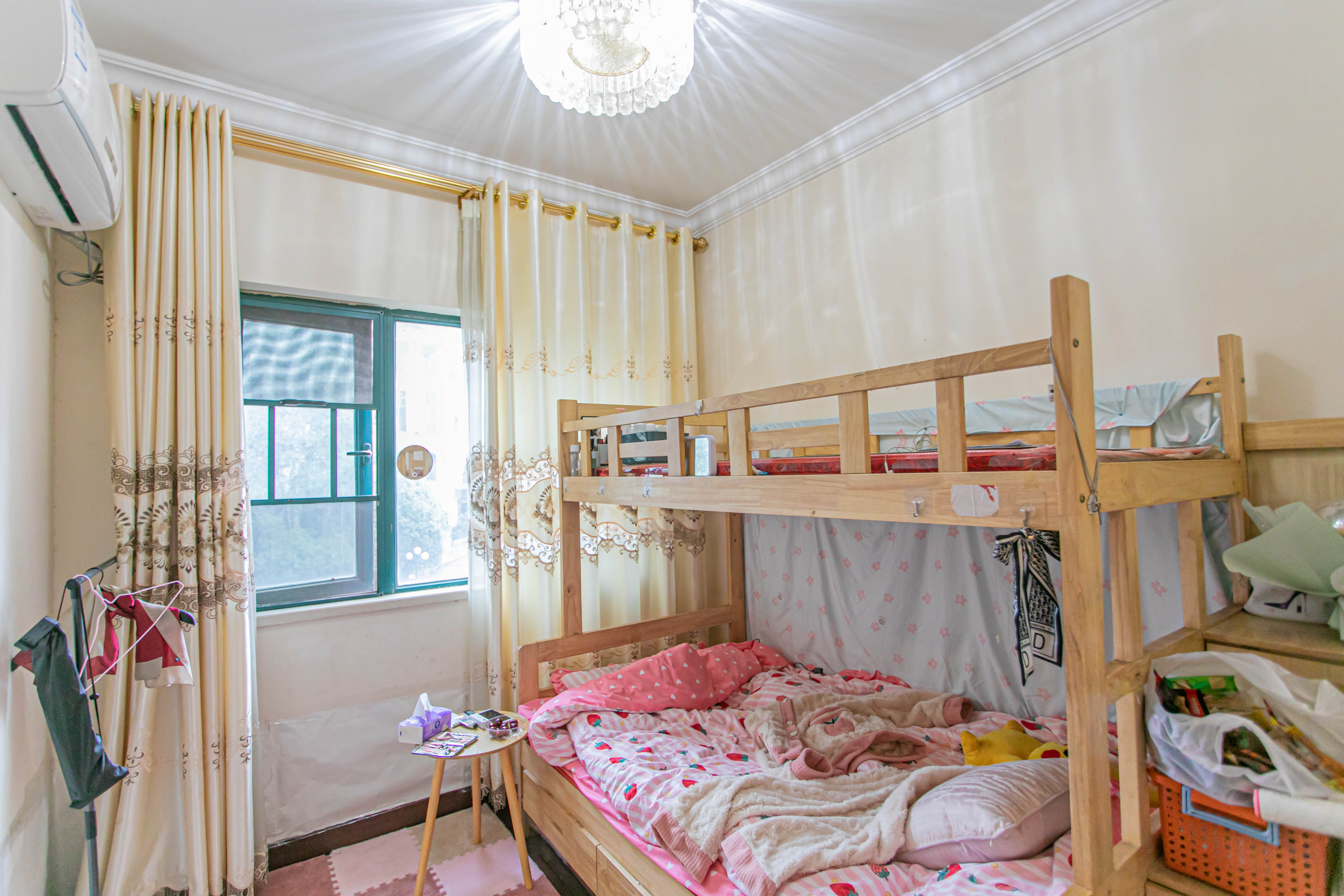 恒大翡翠华庭 3室2厅1卫 86.6万 恒大翡翠华庭 3室2厅1卫 86.6万卧室