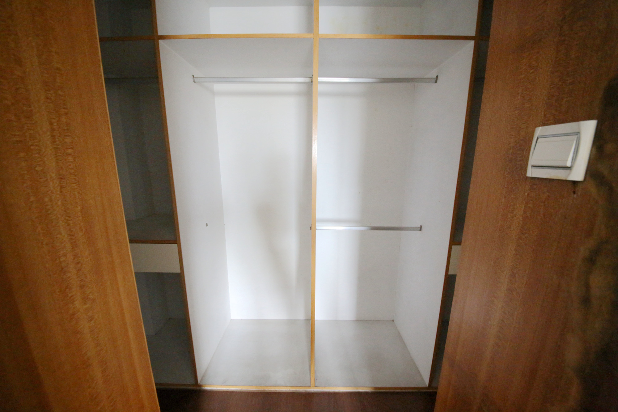 宏华花苑  4室2厅2卫   188.00万其他