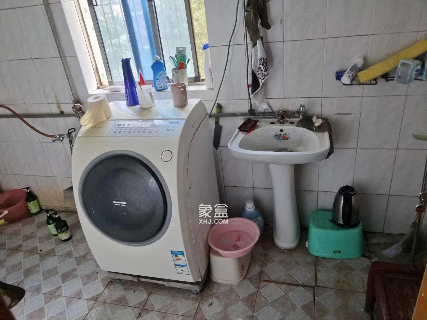 天鹅花园 3室2厅1卫 45.0万 天鹅花园 3室2厅1卫 45.0万客厅