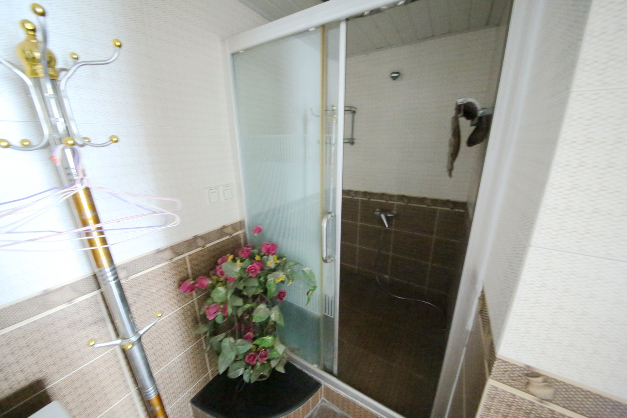 宏华花苑  4室2厅2卫   188.00万卫生间