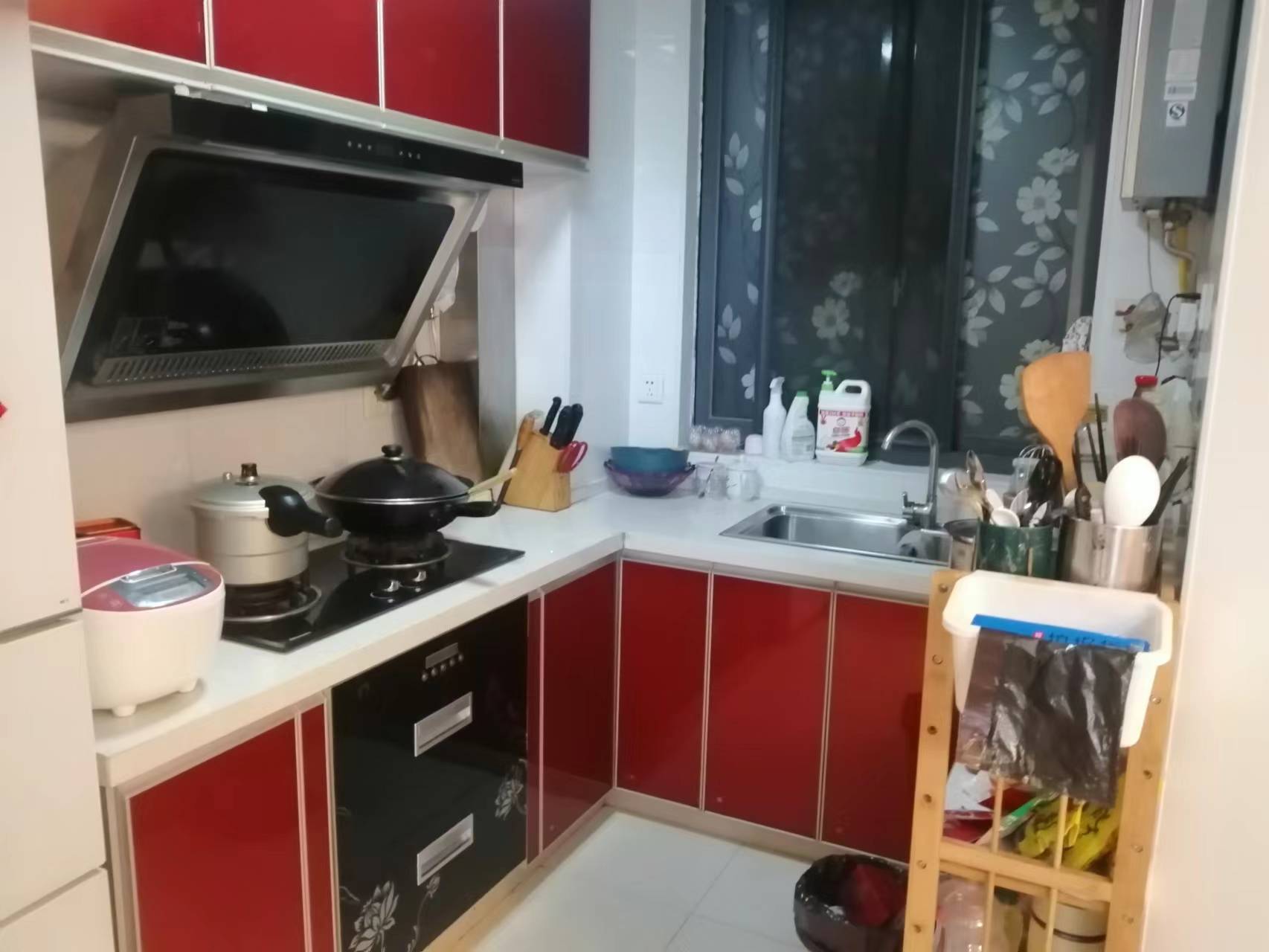 中央皇庭 3室2厅1卫 60.0万 中央皇庭 3室2厅1卫 60.0万客厅