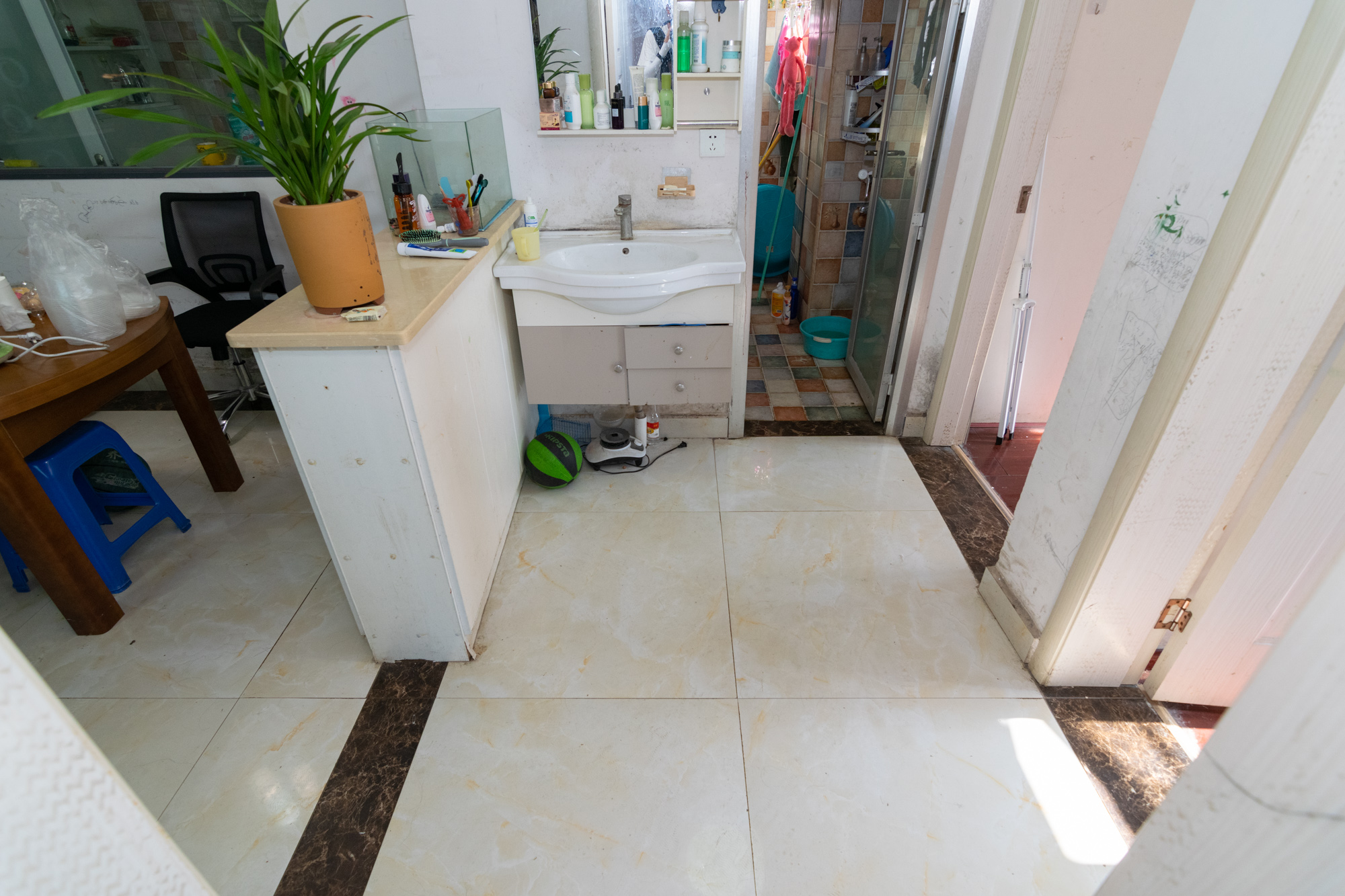 勤诚达新界  3室2厅1卫    78.0万阳台