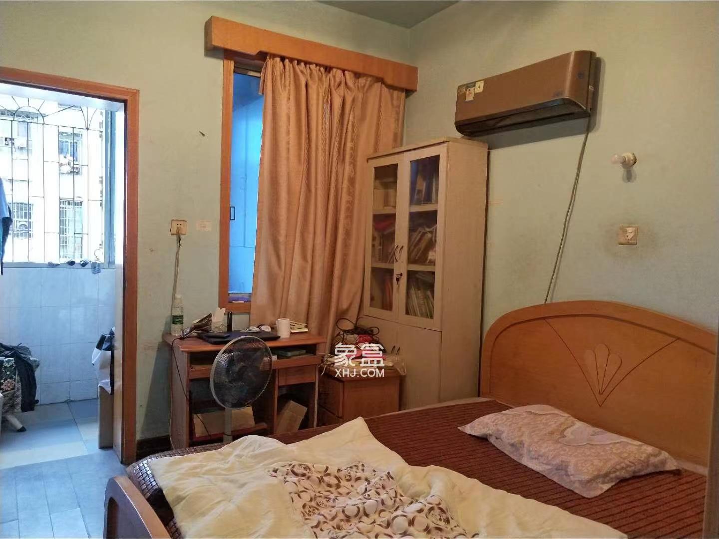 天鹅花园 3室2厅1卫 45.0万 天鹅花园 3室2厅1卫 45.0万客厅