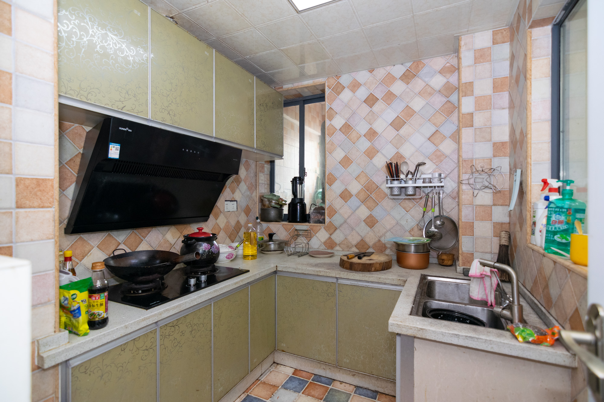 勤诚达新界  3室2厅1卫    78.0万厨房