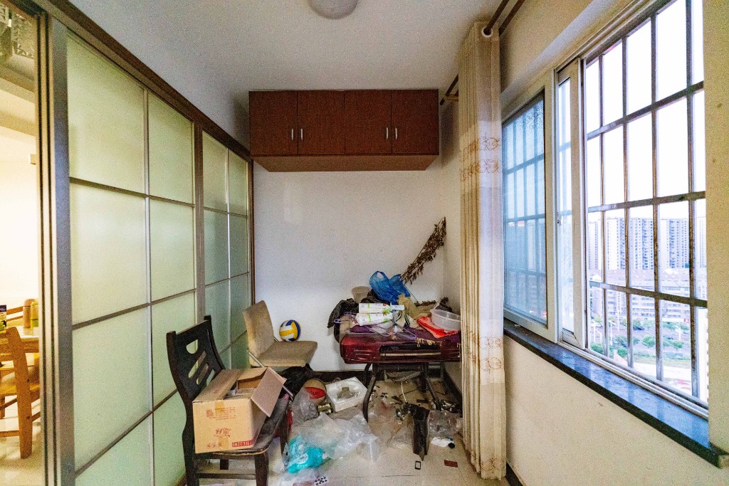弘欣公寓  2室2厅1卫    64.68万阳台