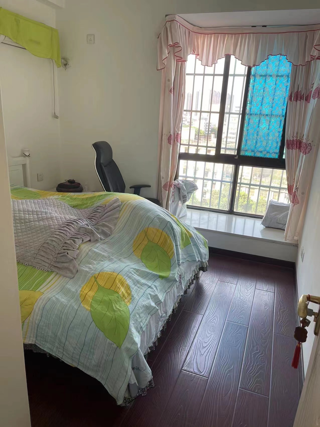 中央商业广场 3室2厅2卫 81.0万 中央商业广场 3室2厅2卫 81.0万客厅