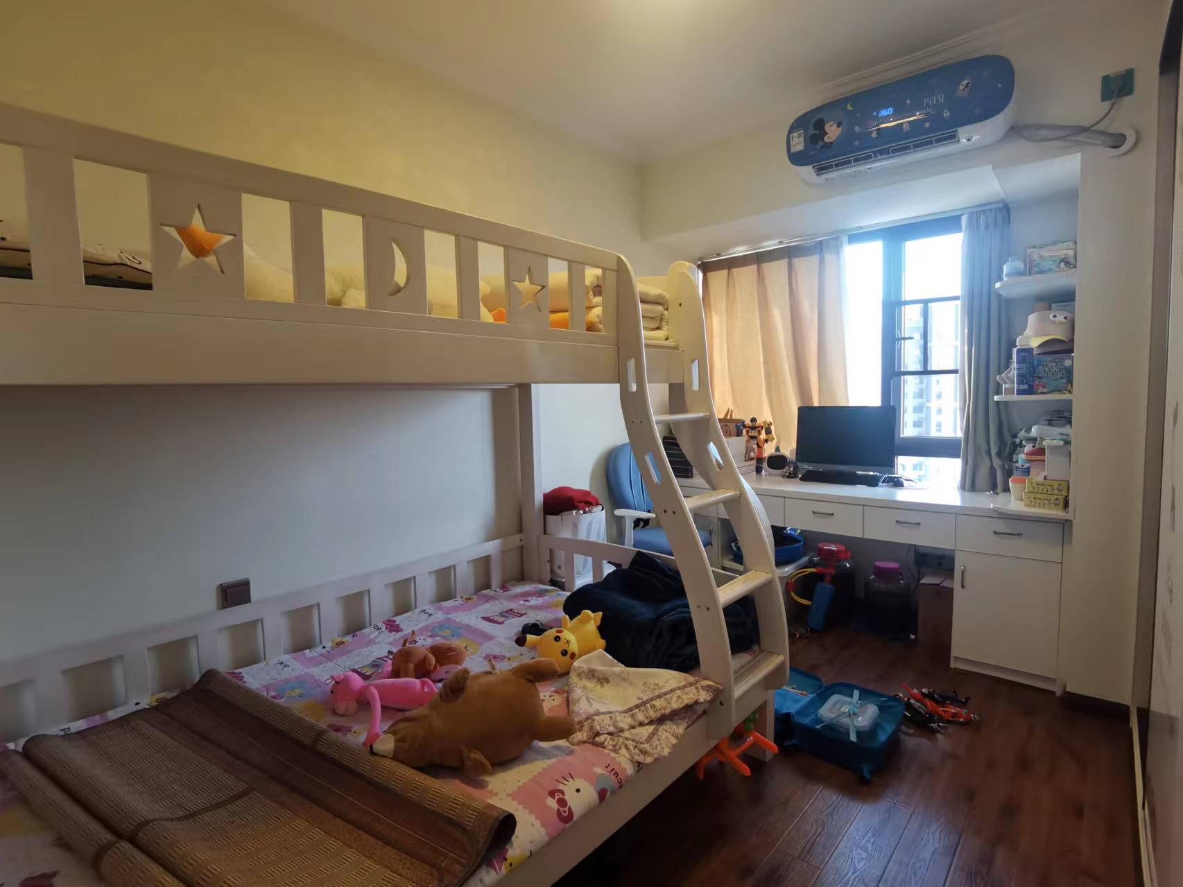 东部美的城 3室2厅2卫 88.0万 东部美的城 3室2厅2卫 88.0万客厅