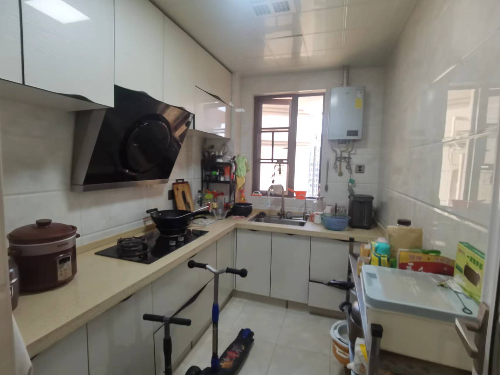 东部美的城 3室2厅2卫 88.0万 东部美的城 3室2厅2卫 88.0万客厅