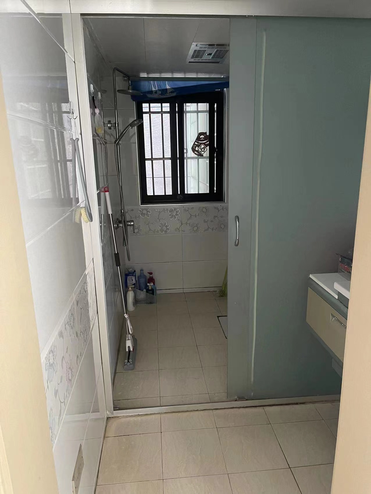 中央商业广场 3室2厅2卫 81.0万 中央商业广场 3室2厅2卫 81.0万客厅