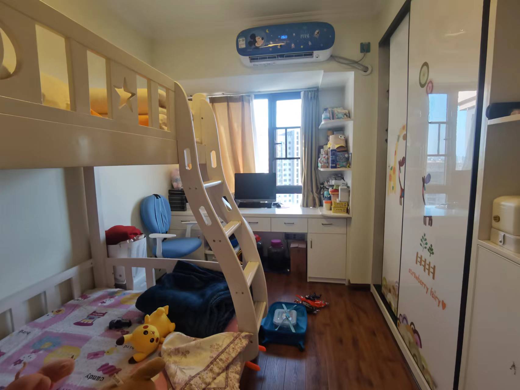 东部美的城 3室2厅2卫 88.0万 东部美的城 3室2厅2卫 88.0万客厅