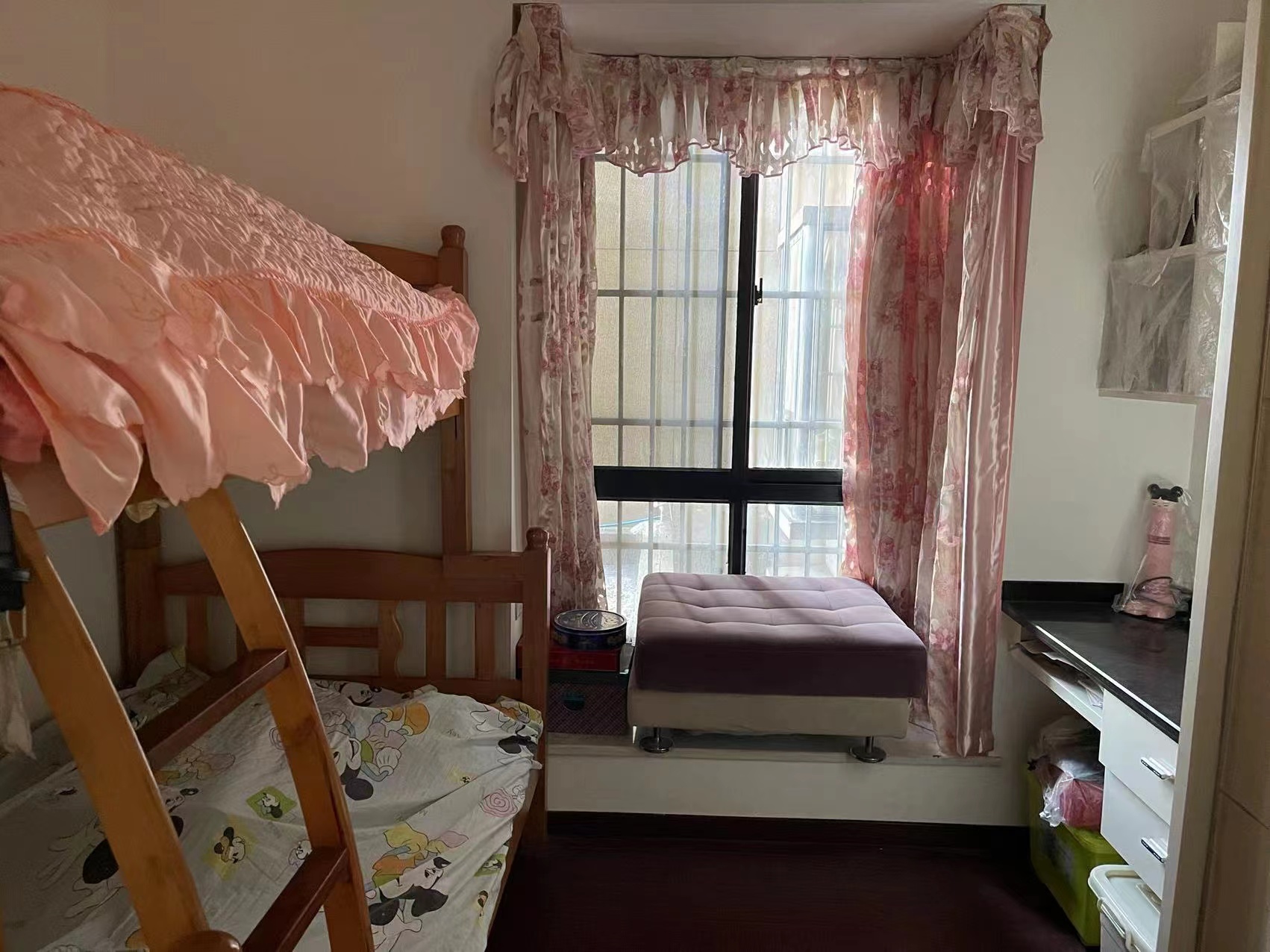 中央商业广场 3室2厅2卫 81.0万 中央商业广场 3室2厅2卫 81.0万客厅