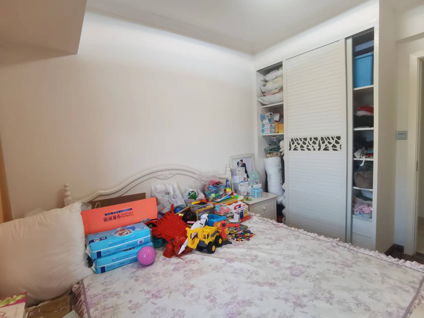 东部美的城 3室2厅2卫 88.0万 东部美的城 3室2厅2卫 88.0万客厅