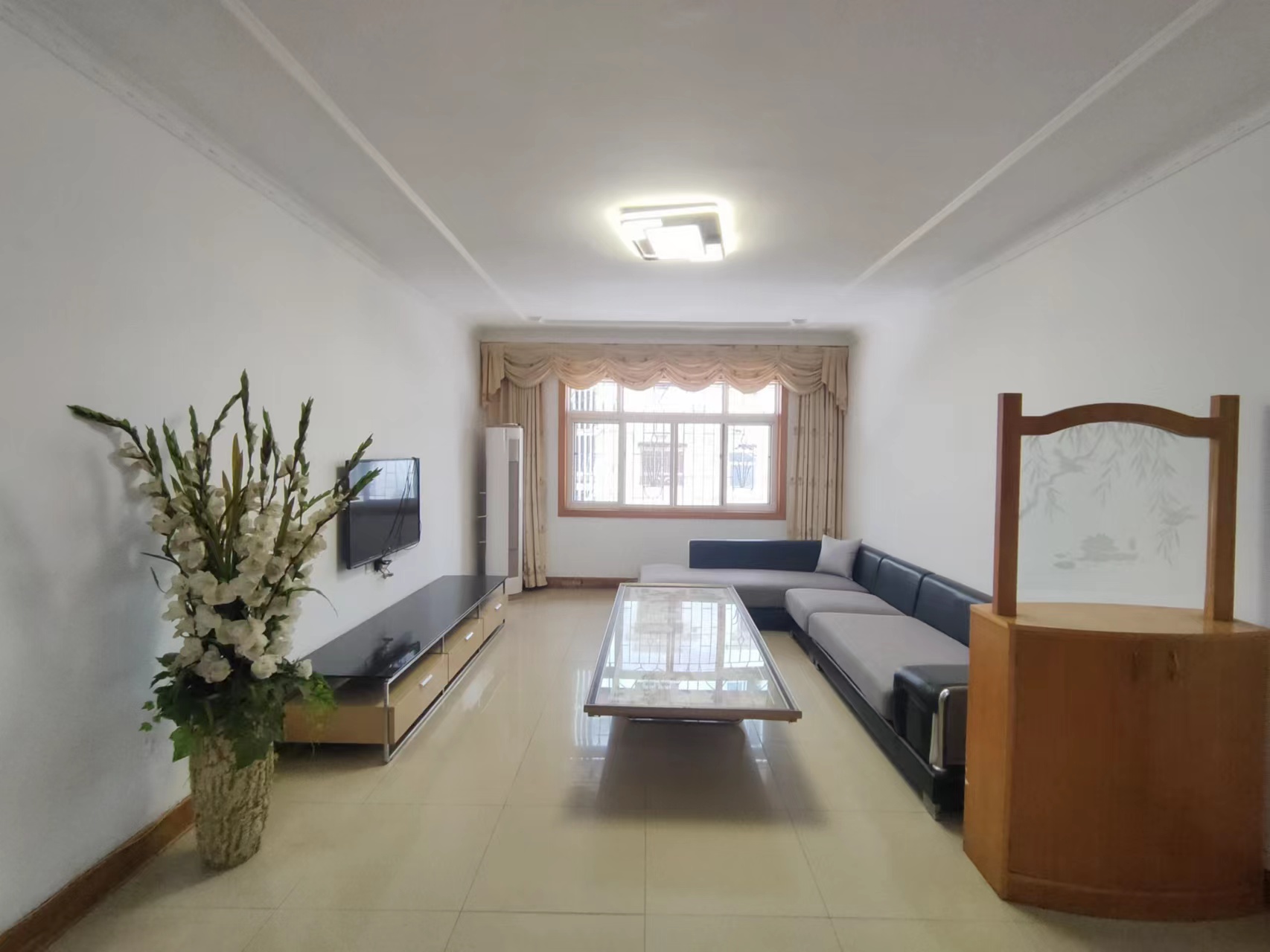 湘安小区 4室2厅2卫 54.0万 湘安小区 4室2厅2卫 54.0万客厅