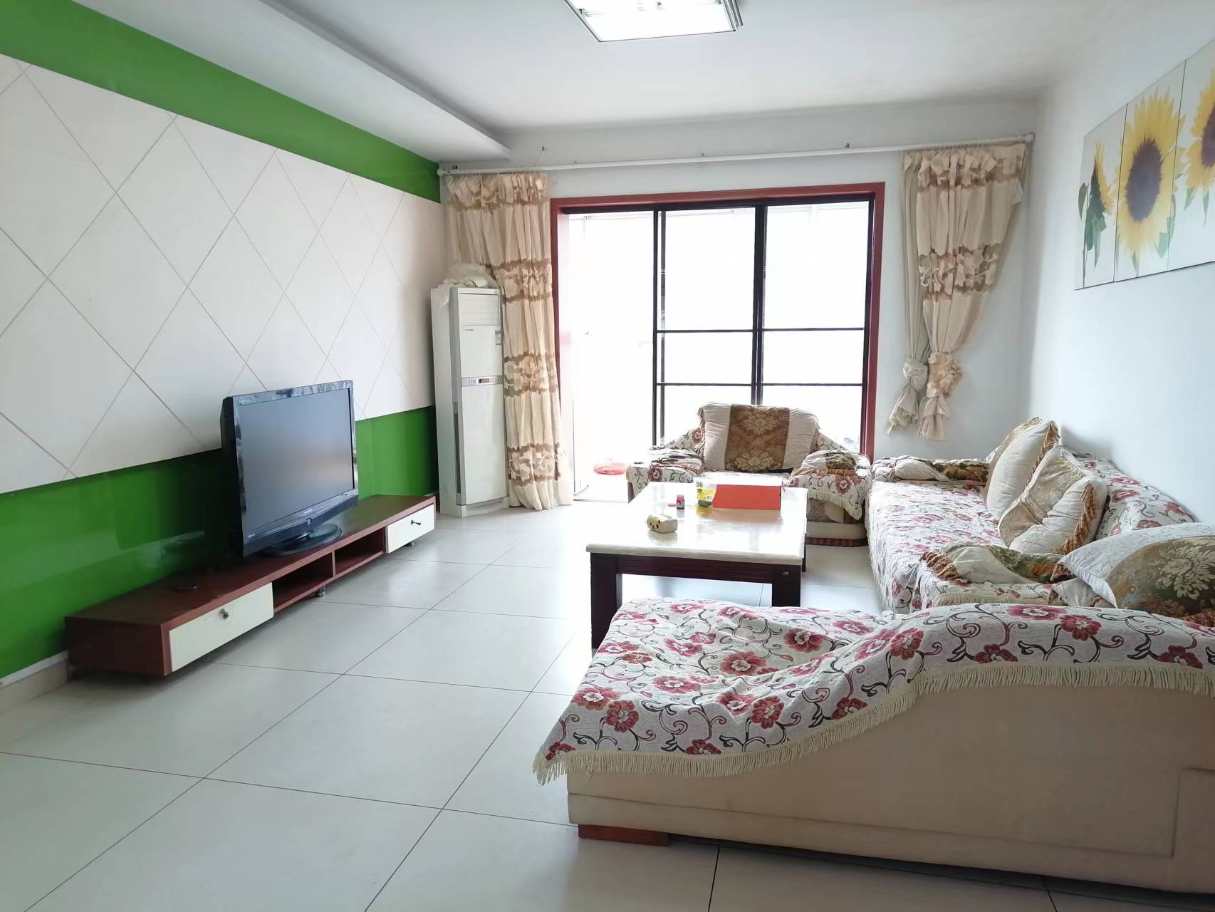 湘银二期世纪花园 4室2厅2卫 86.8万 湘银二期世纪花园 4室2厅2卫 86.8万客厅