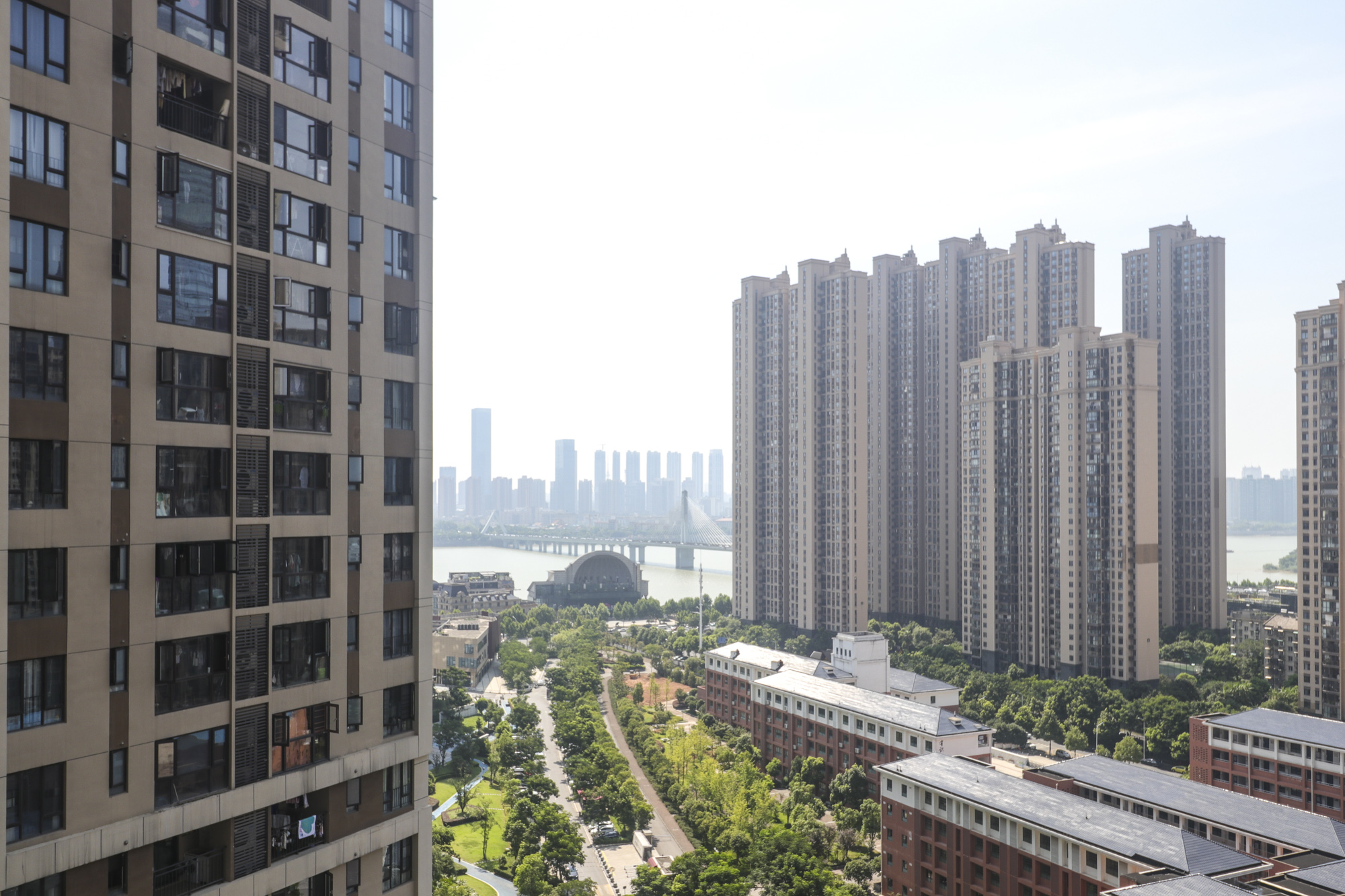万科里金域国际  3室2厅2卫   208.00万阳台