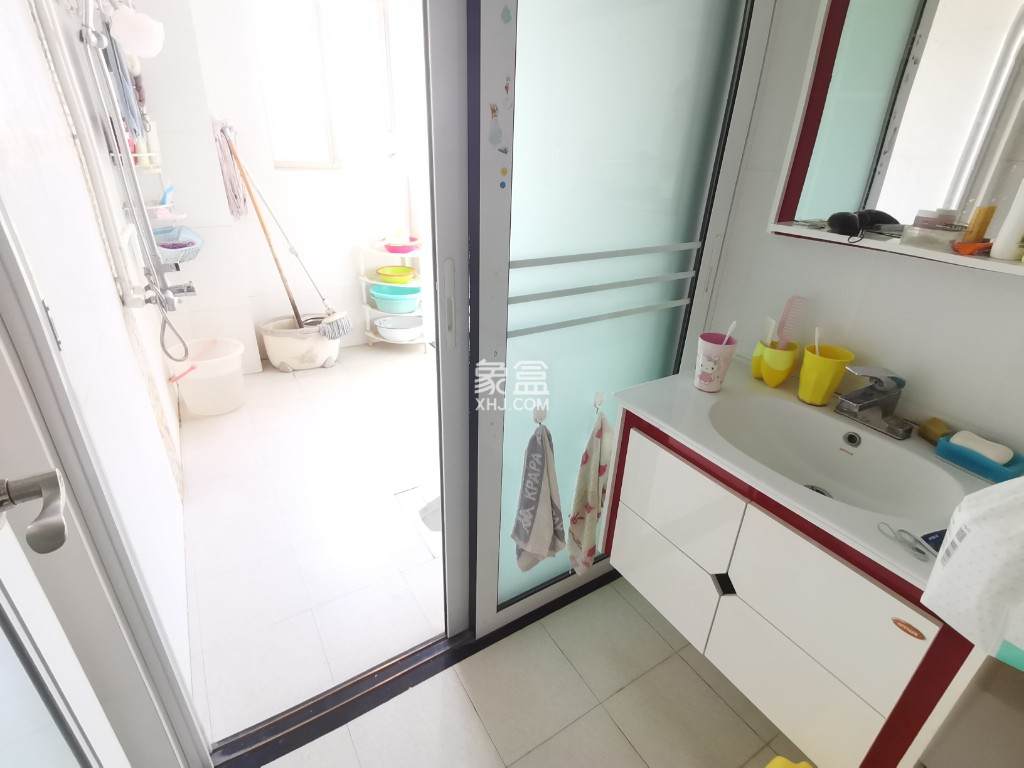 莱茵小镇  3室2厅1卫    37.8万 莱茵小镇  3室2厅1卫    37.8万客厅