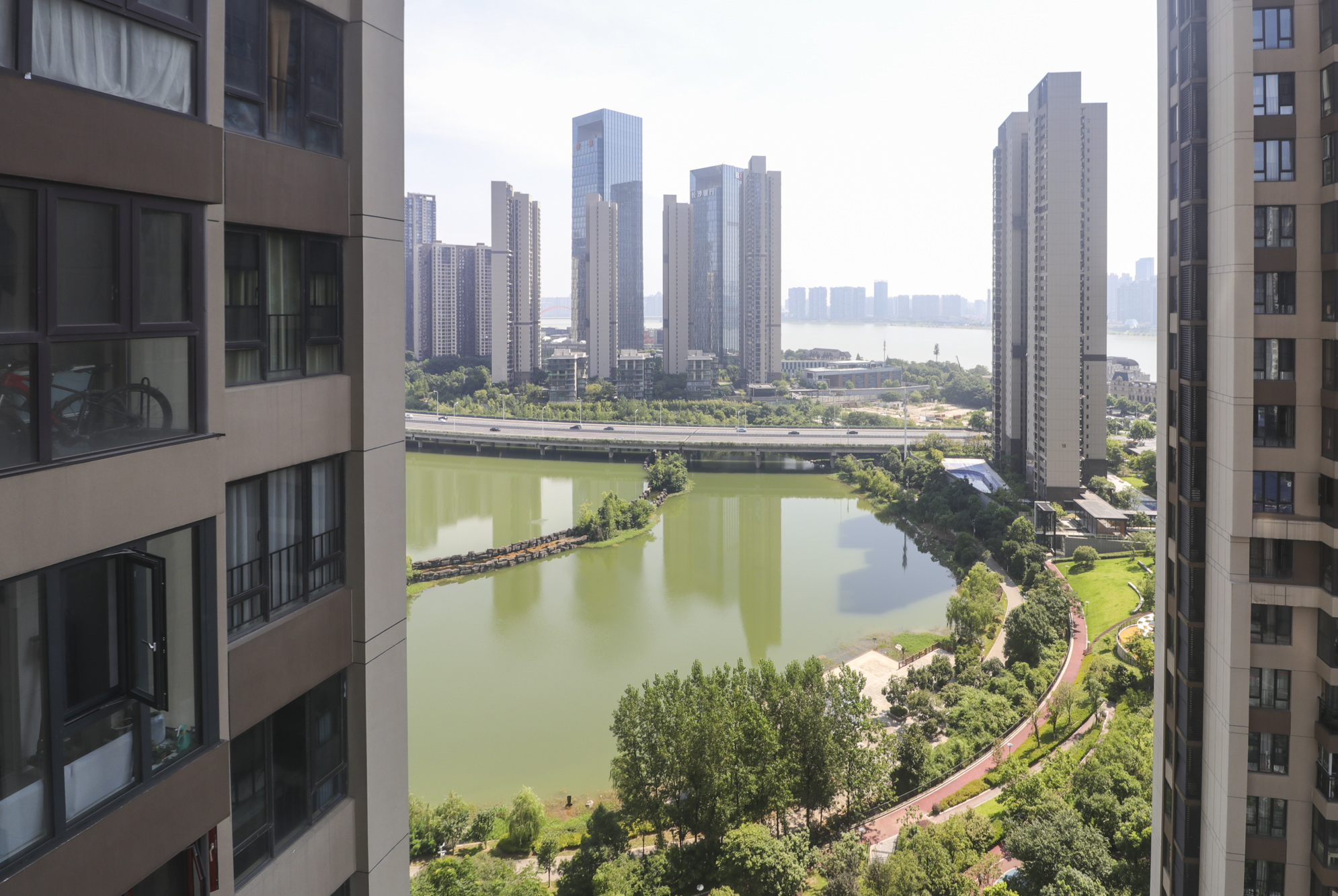 万科里金域国际  3室2厅2卫   208.00万阳台