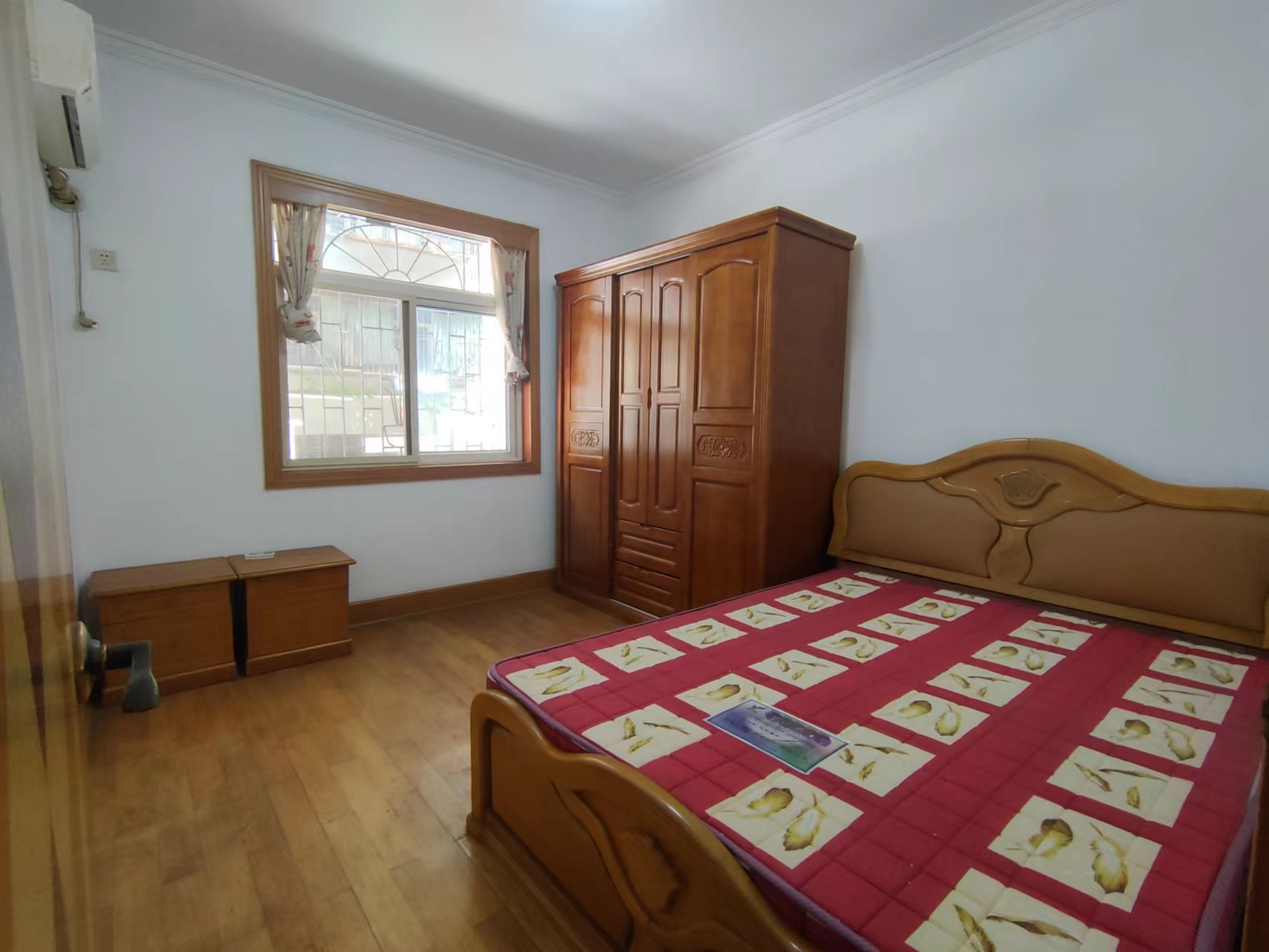 湘安小区 4室2厅2卫 54.0万 湘安小区 4室2厅2卫 54.0万客厅