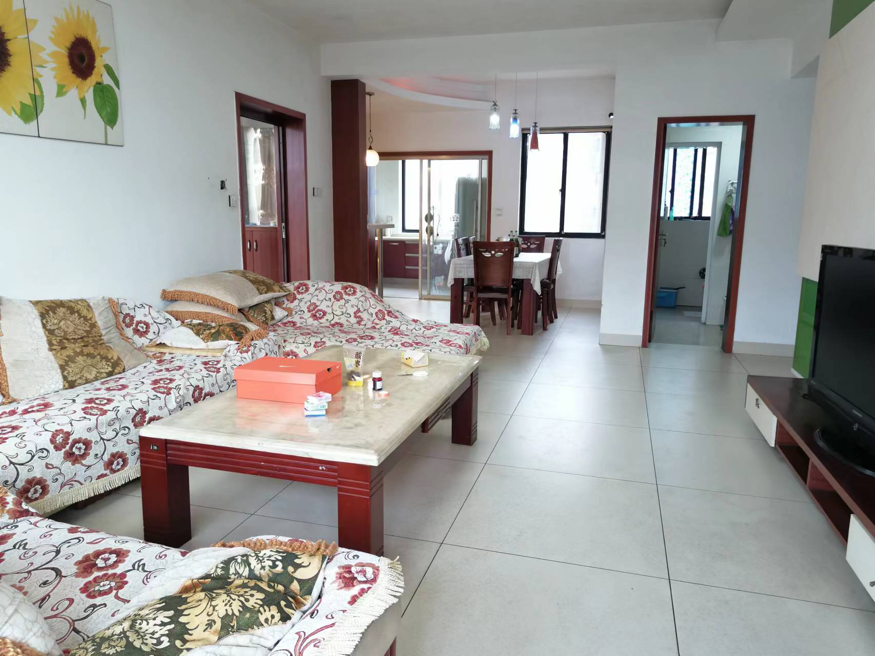 湘银二期世纪花园 4室2厅2卫 86.8万 湘银二期世纪花园 4室2厅2卫 86.8万客厅